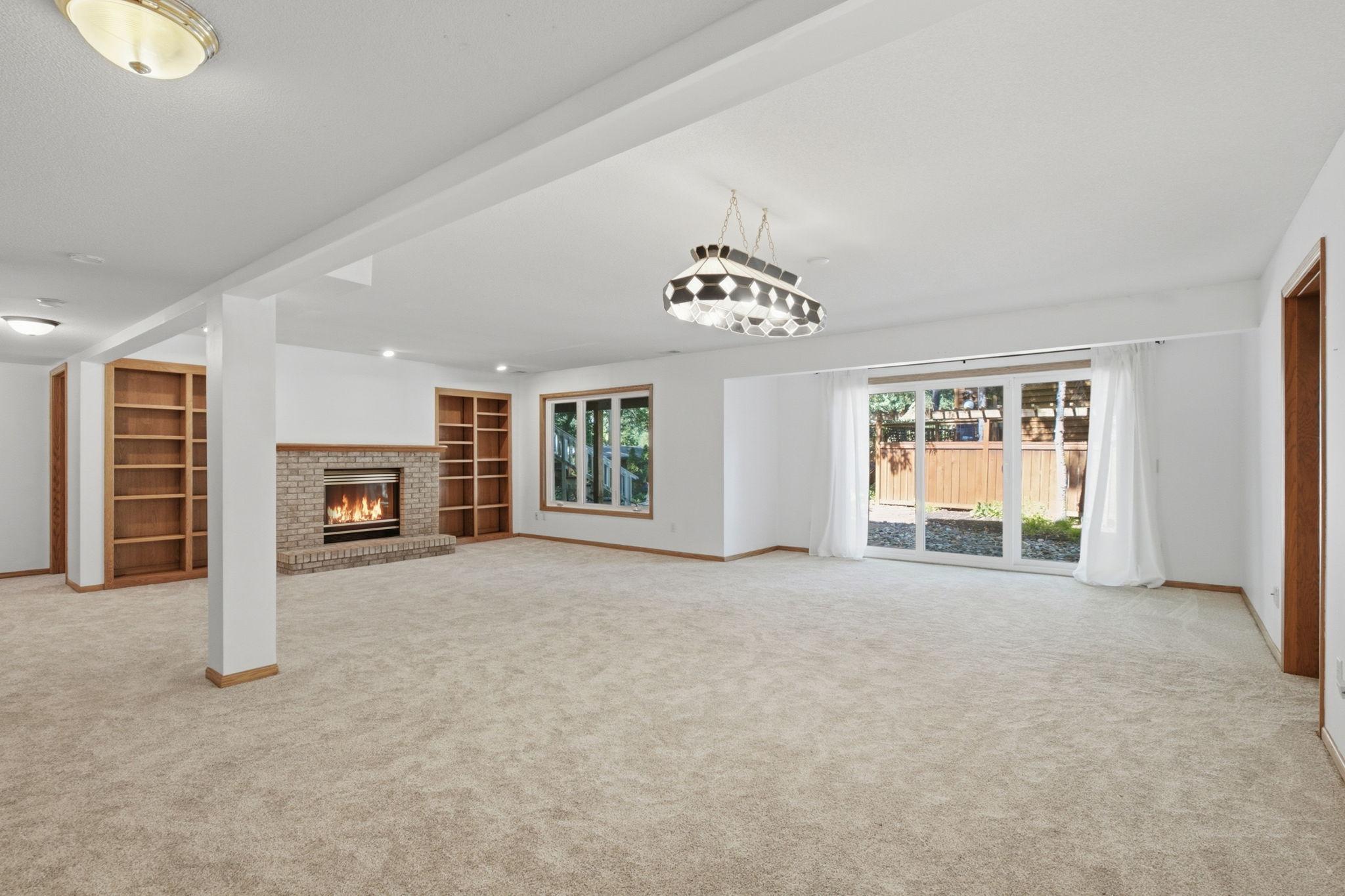 12827 Dover Court Property Photo 9