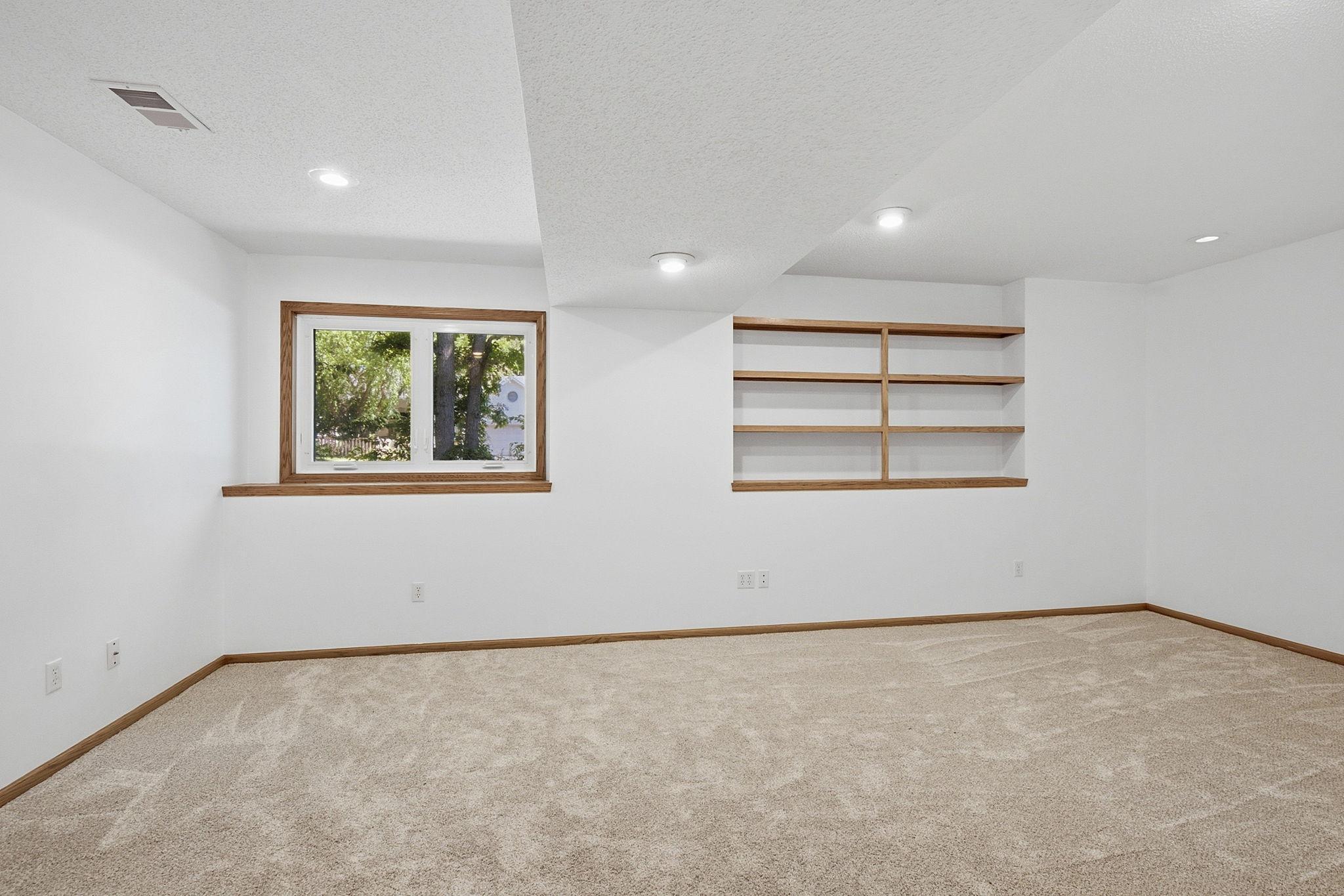 12827 Dover Court Property Photo 10