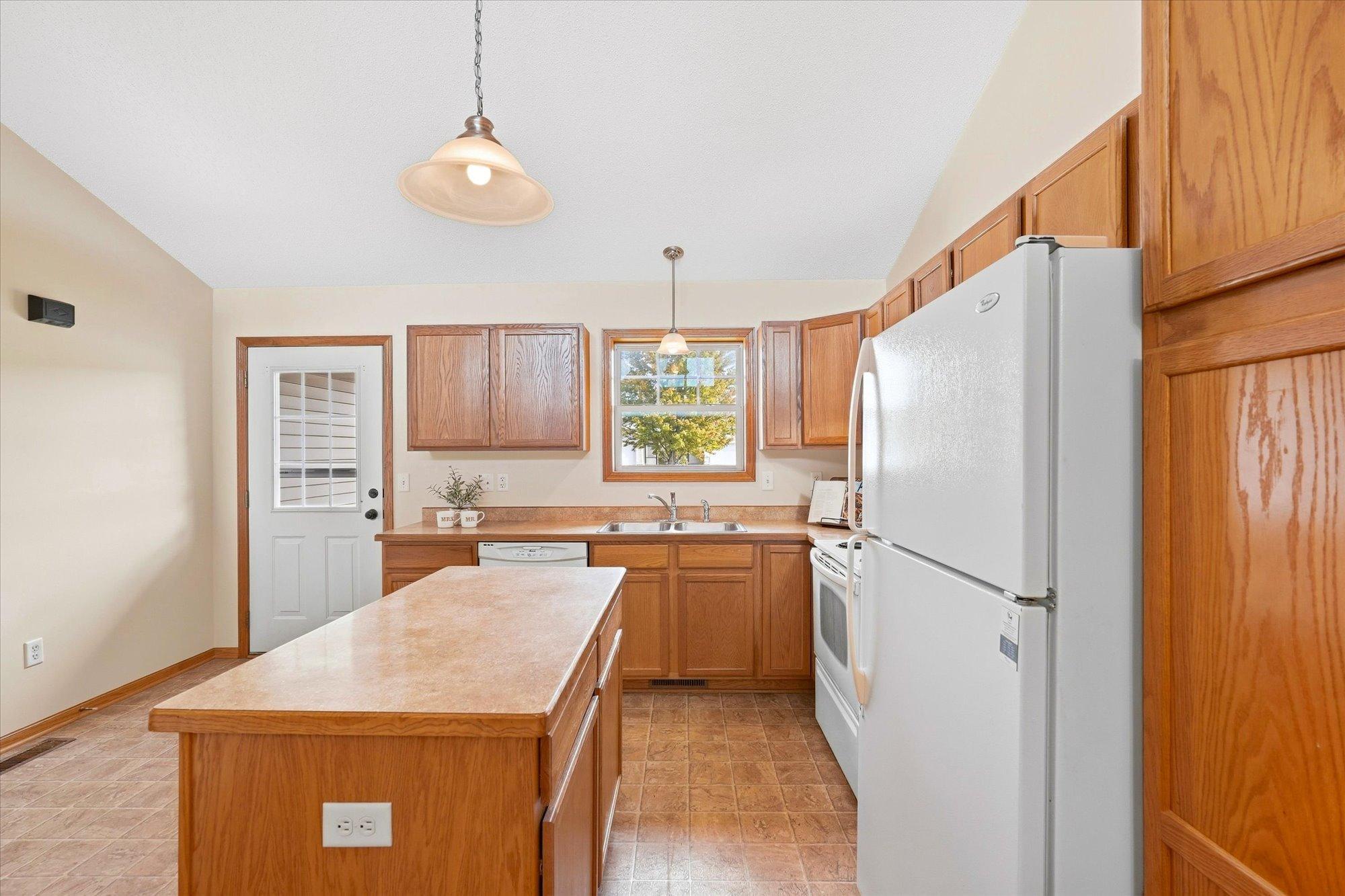 1728 Redhead Avenue Property Photo 4