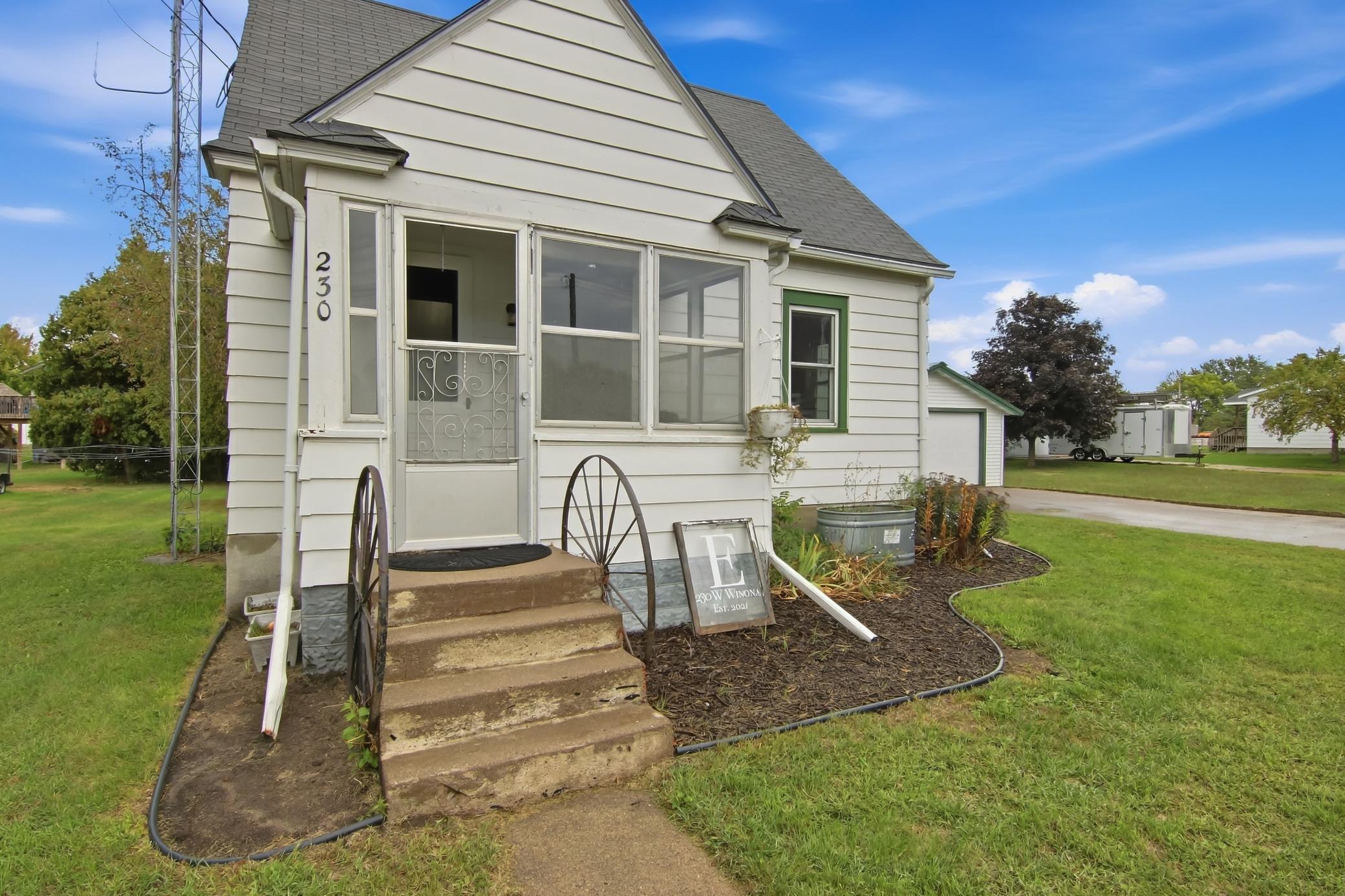 230 W Winona Avenue Property Photo 2