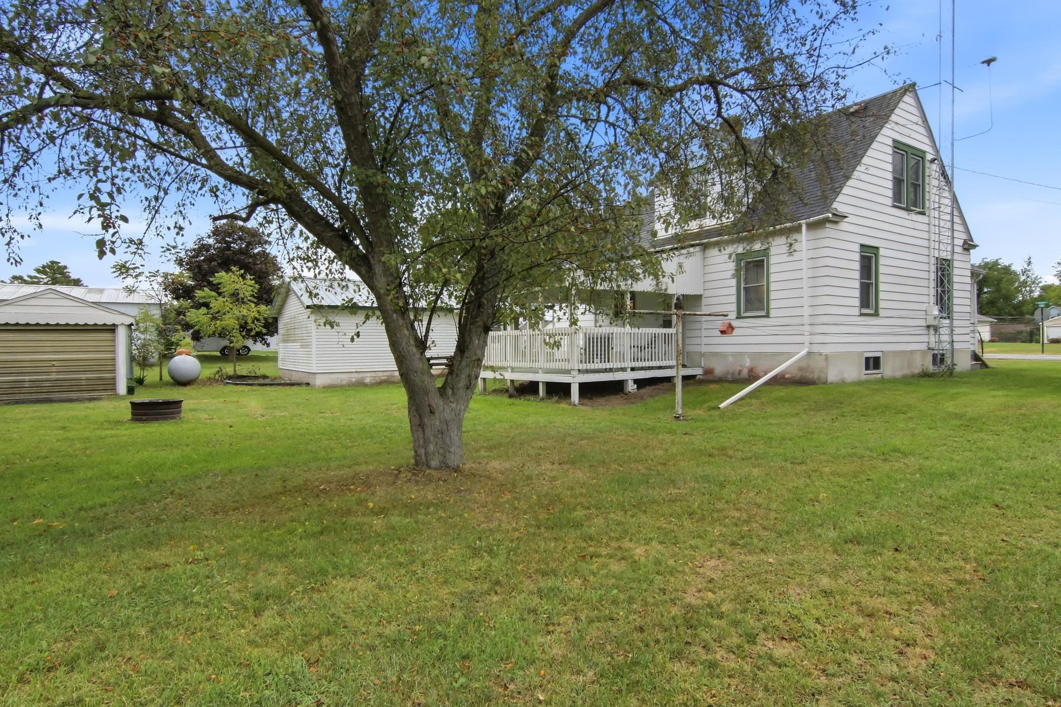 230 W Winona Avenue Property Photo 15