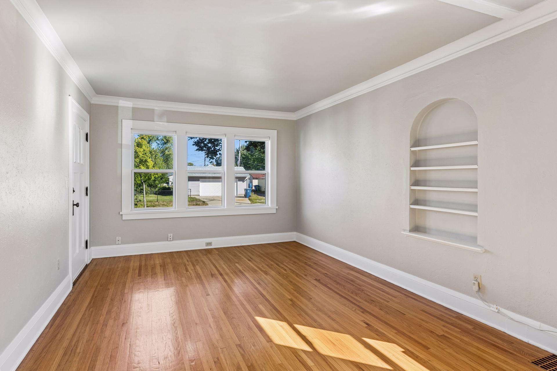 2111 E 36th Street Property Photo 4
