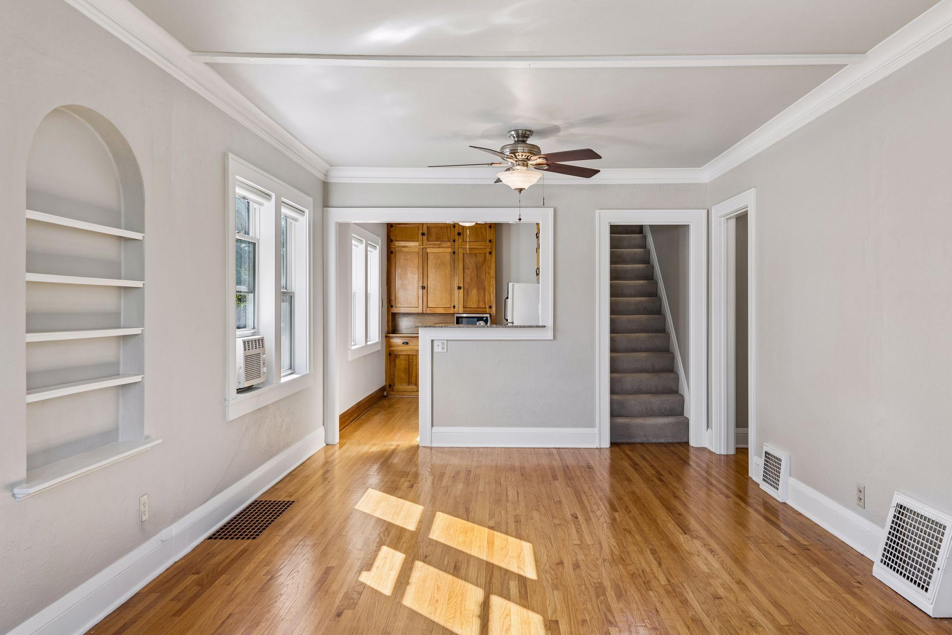 2111 E 36th Street Property Photo 5