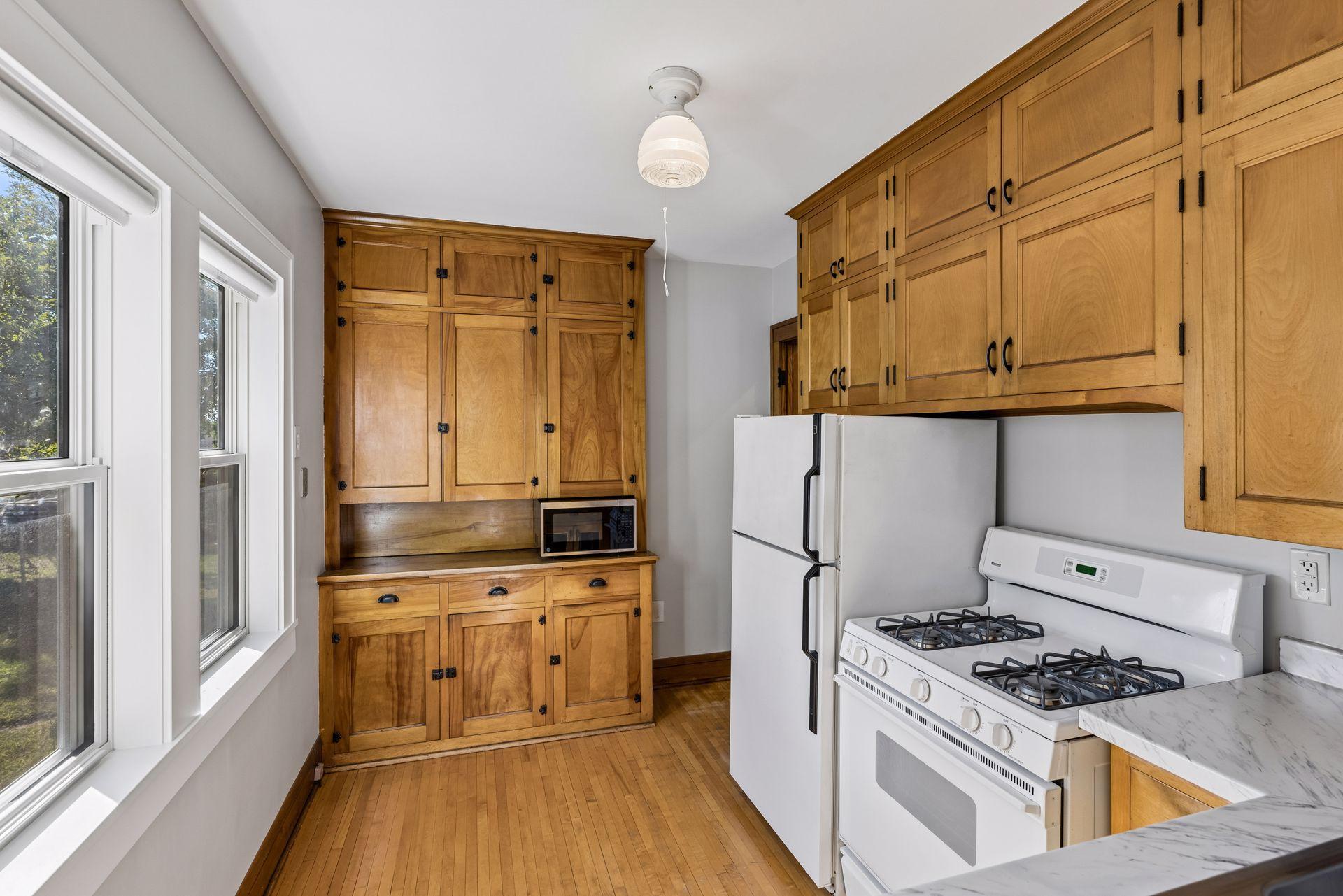 2111 E 36th Street Property Photo 6