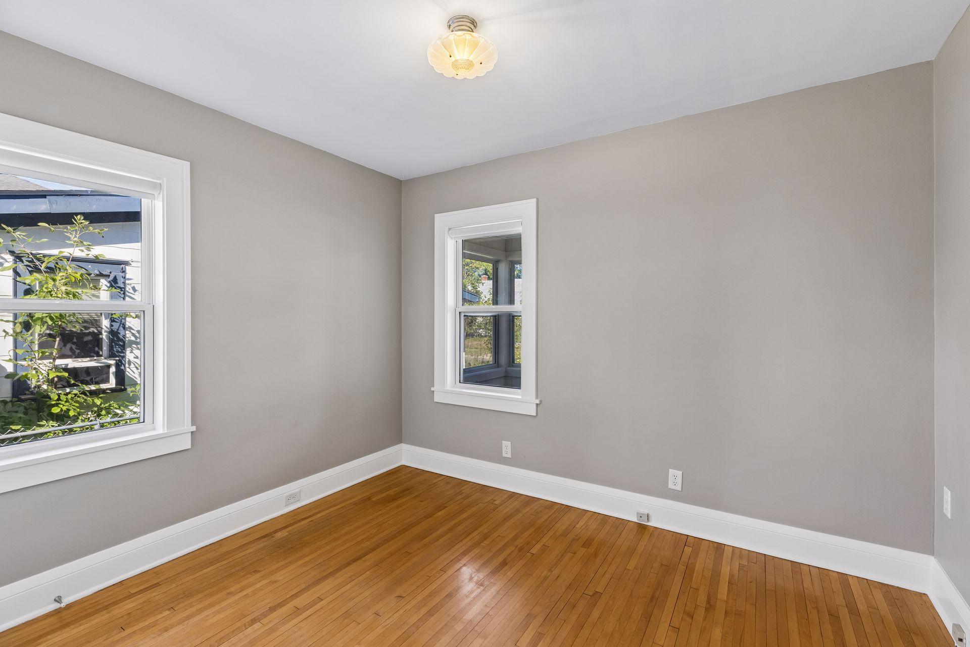 2111 E 36th Street Property Photo 10