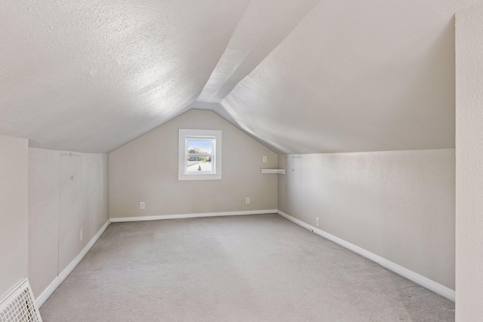 2111 E 36th Street Property Photo 14