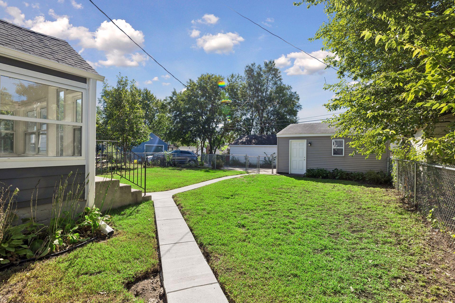 2111 E 36th Street Property Photo 23