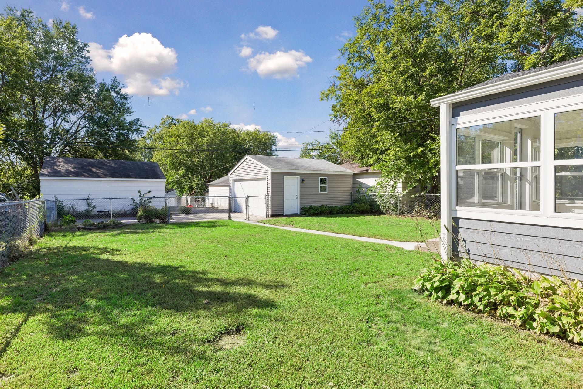 2111 E 36th Street Property Photo 24