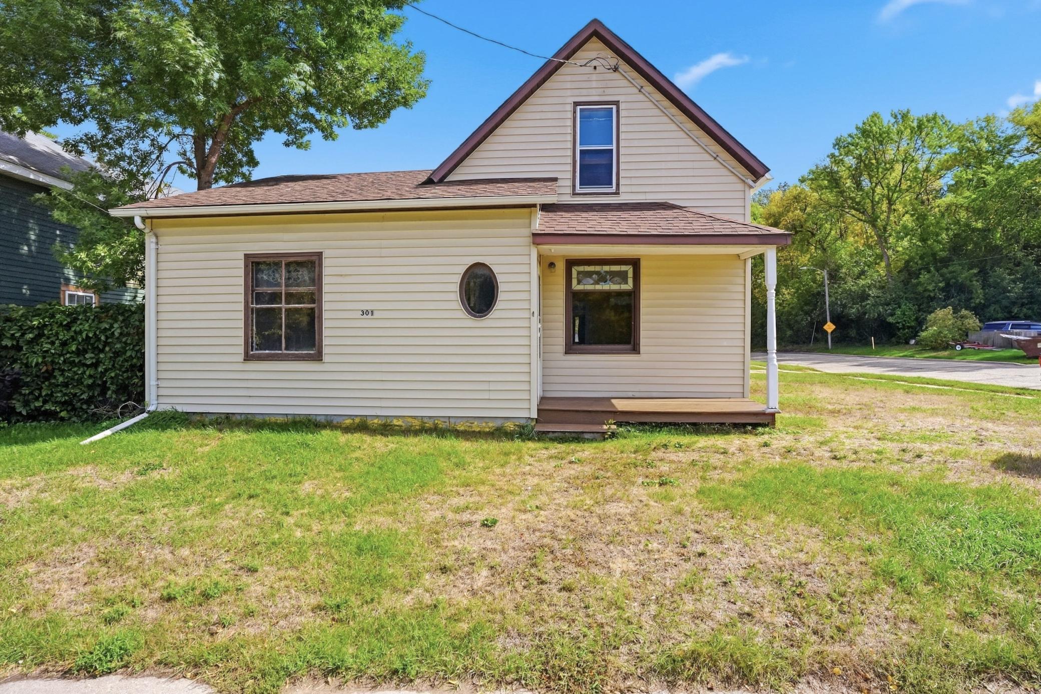 301 Main Avenue N Property Photo 1