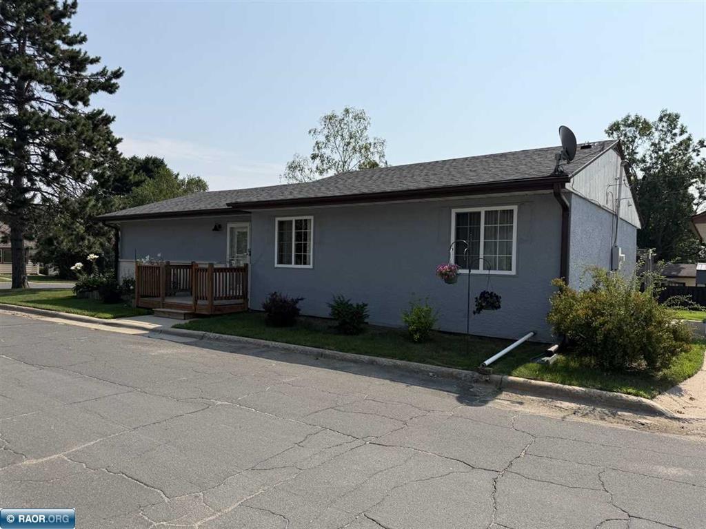 511 Indiana Avenue W Property Photo 1