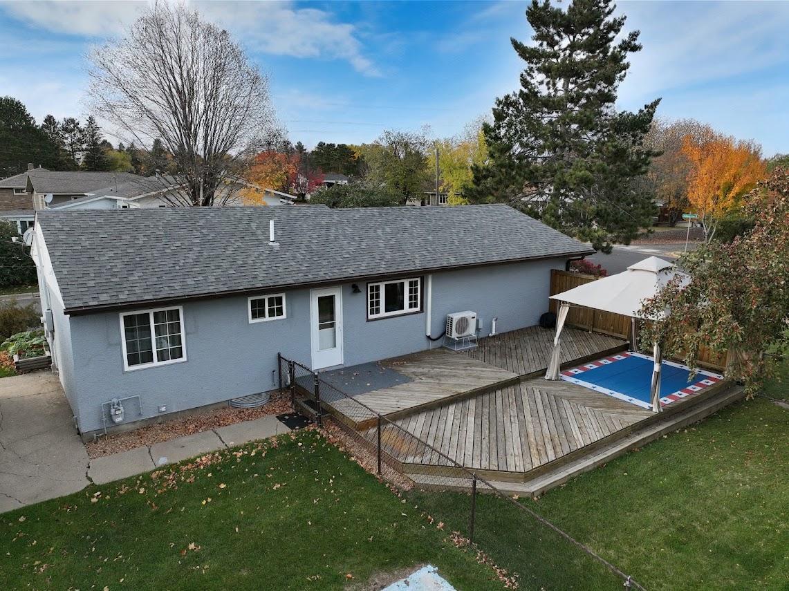 511 Indiana Avenue W Property Photo 3