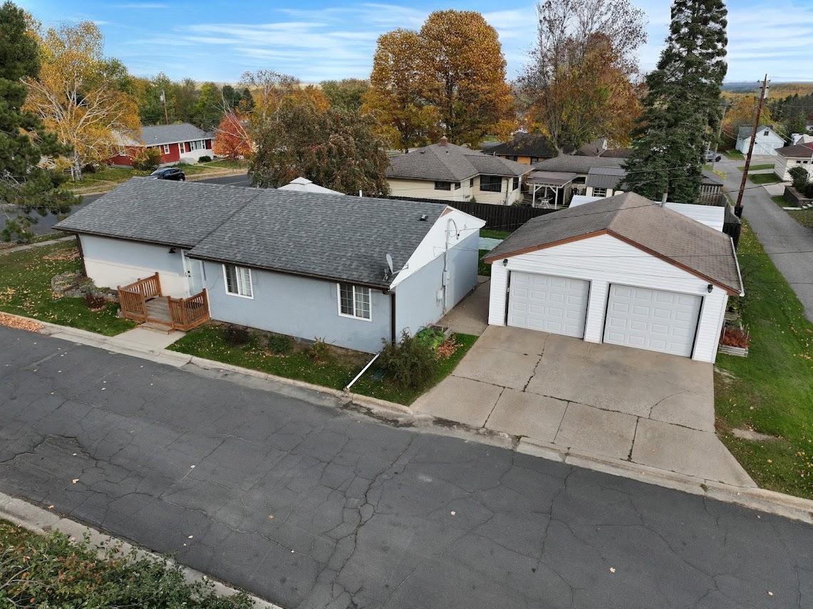 511 Indiana Avenue W Property Photo 4