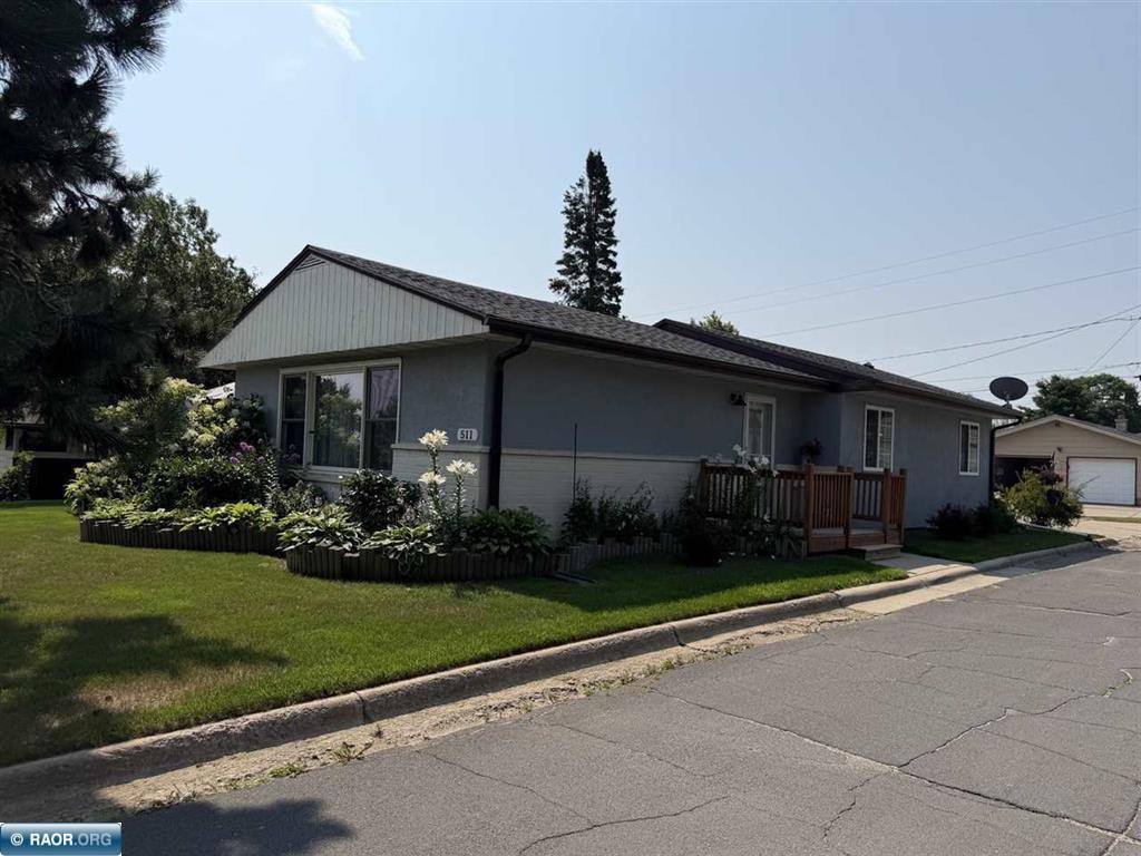511 Indiana Avenue W Property Photo 7