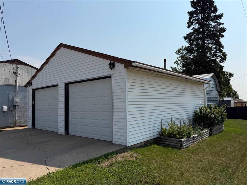 511 Indiana Avenue W Property Photo 9