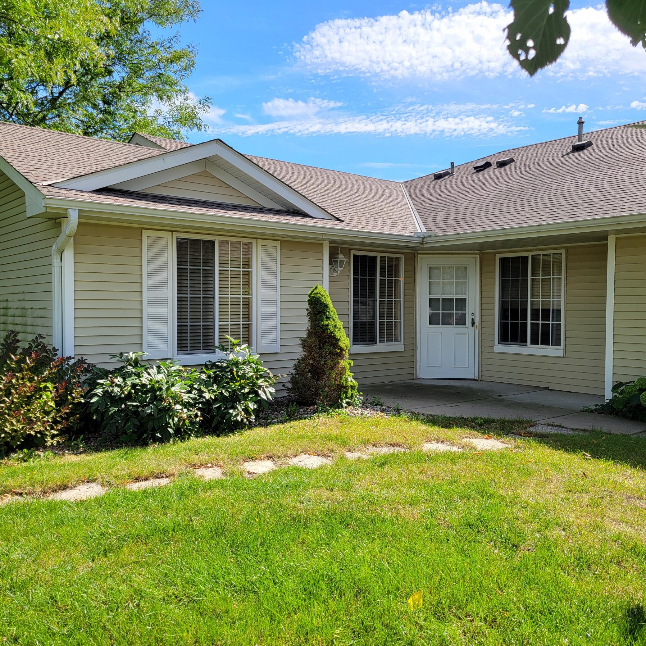 821 Greensview Court Nw Property Photo 1