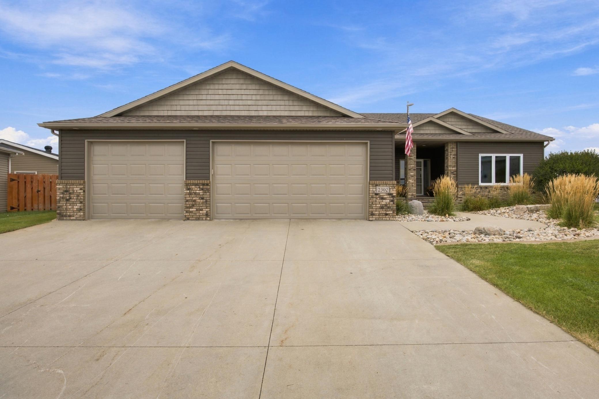 2302 10th Street W Property Photo 1