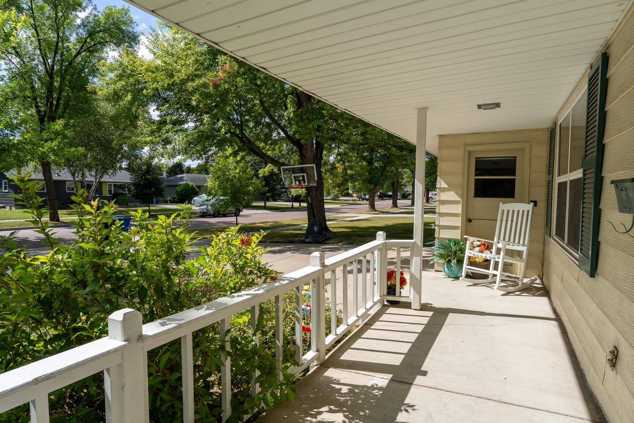 913 Park Drive S Property Photo 5