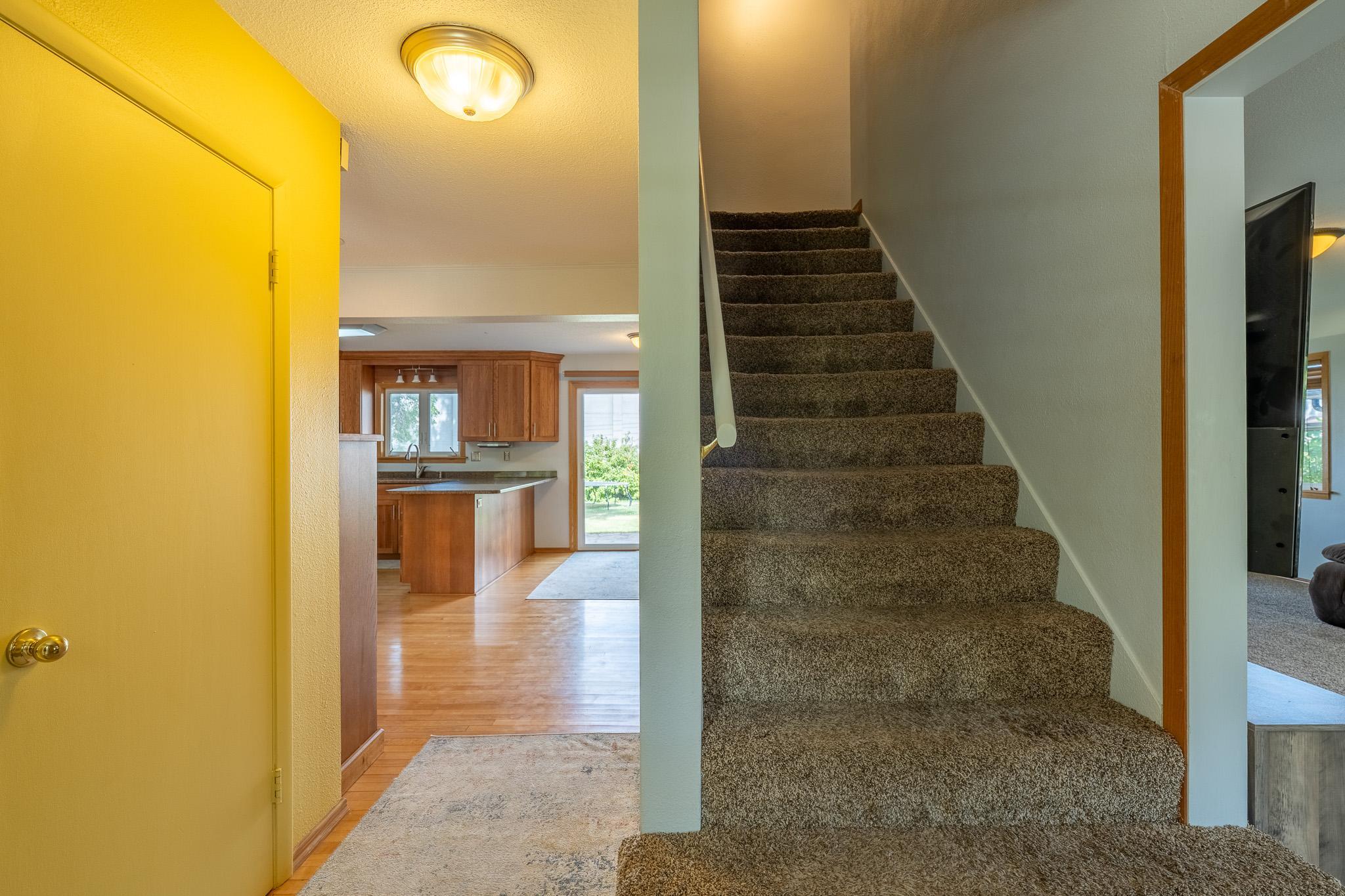 913 Park Drive S Property Photo 6