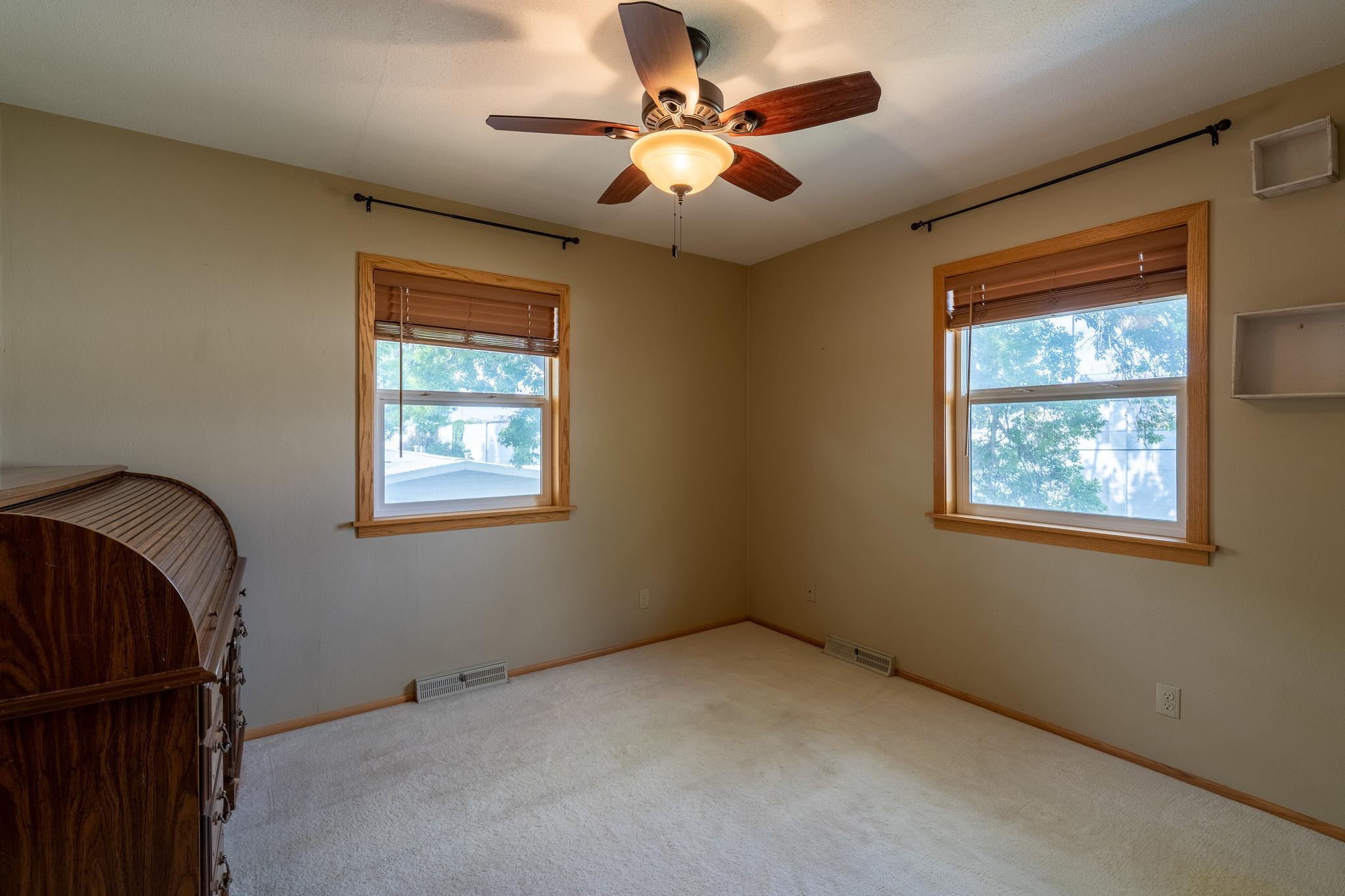 913 Park Drive S Property Photo 23