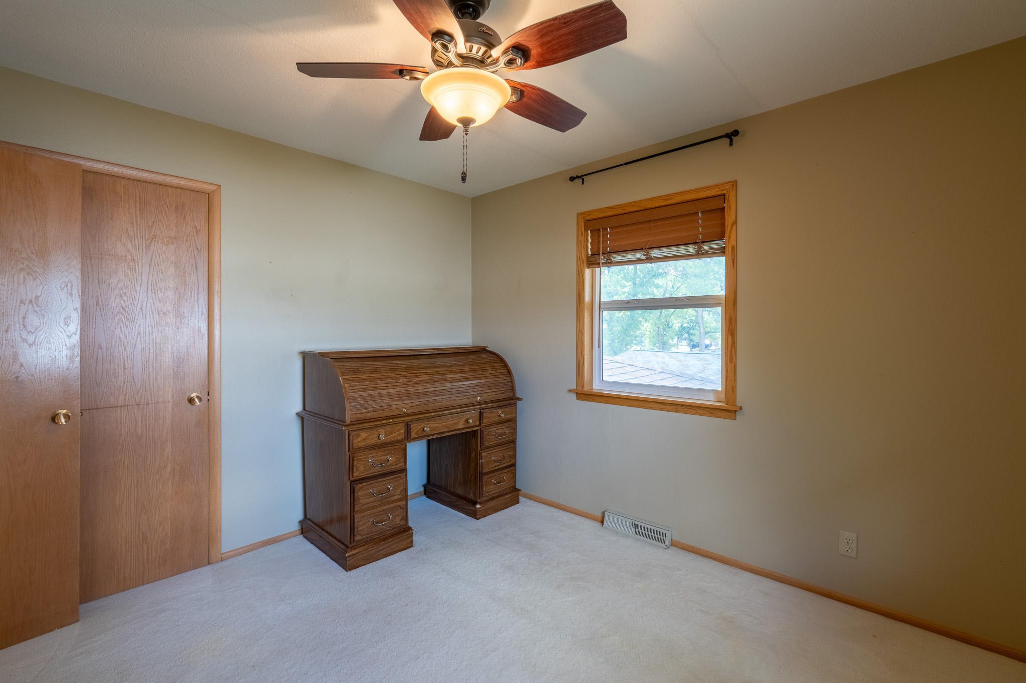 913 Park Drive S Property Photo 24