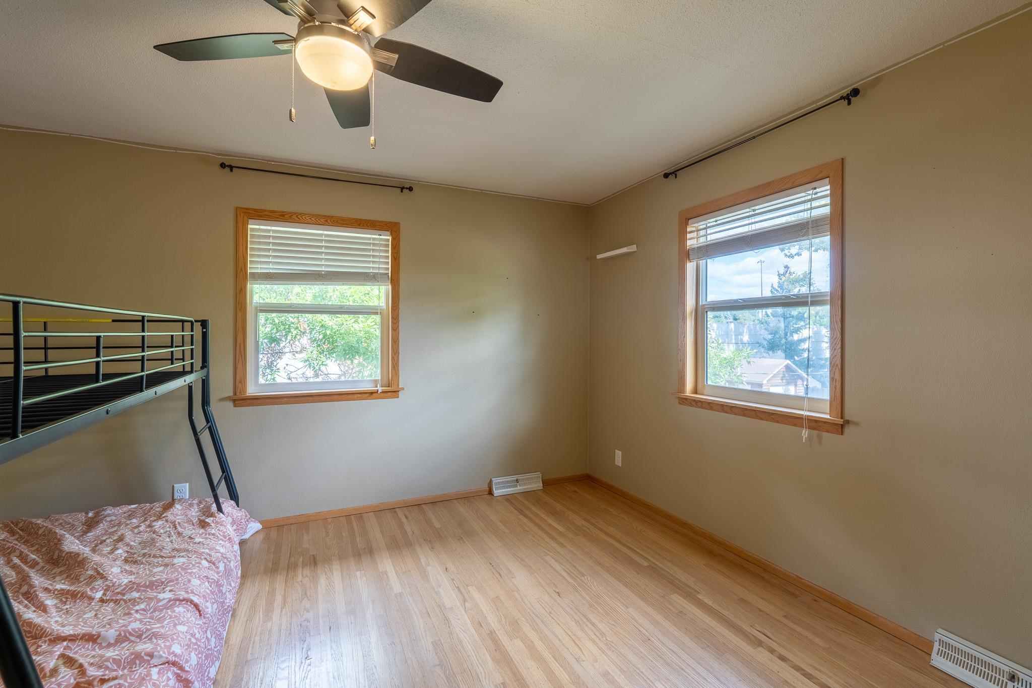 913 Park Drive S Property Photo 25