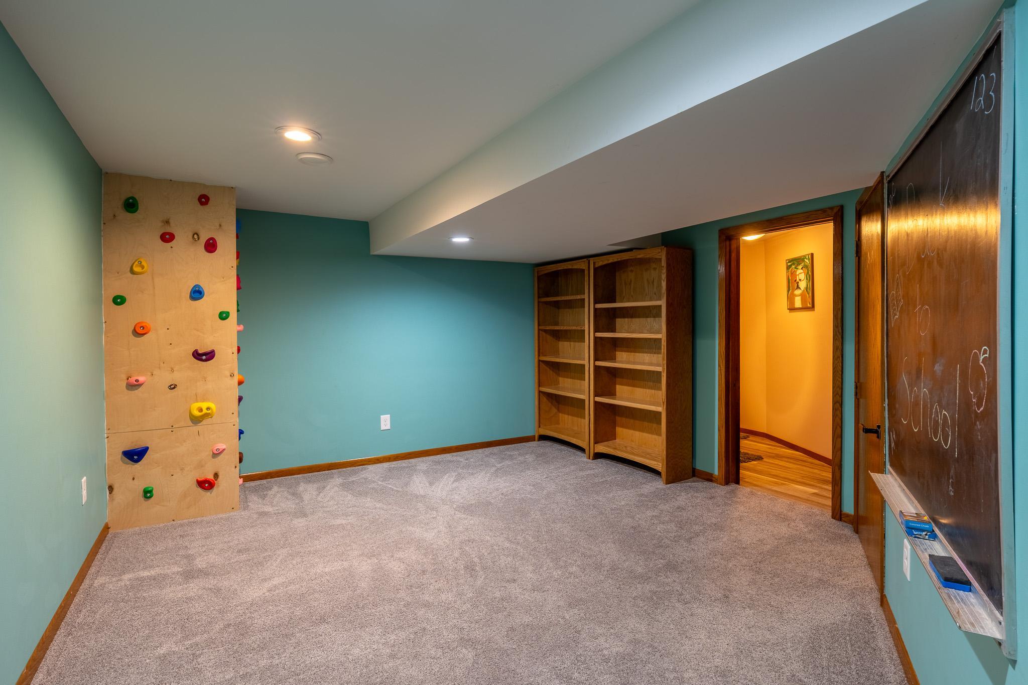 913 Park Drive S Property Photo 31