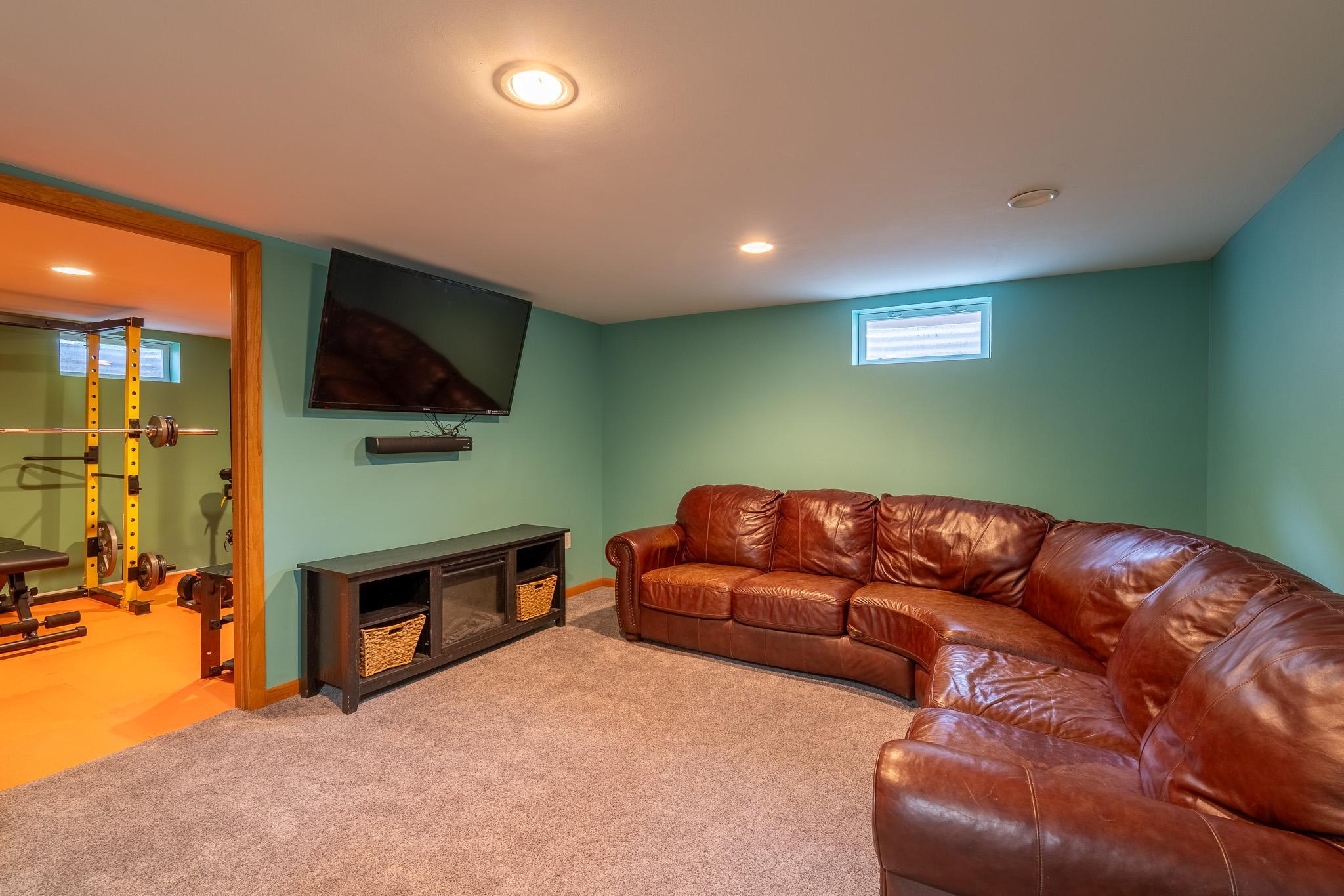 913 Park Drive S Property Photo 35