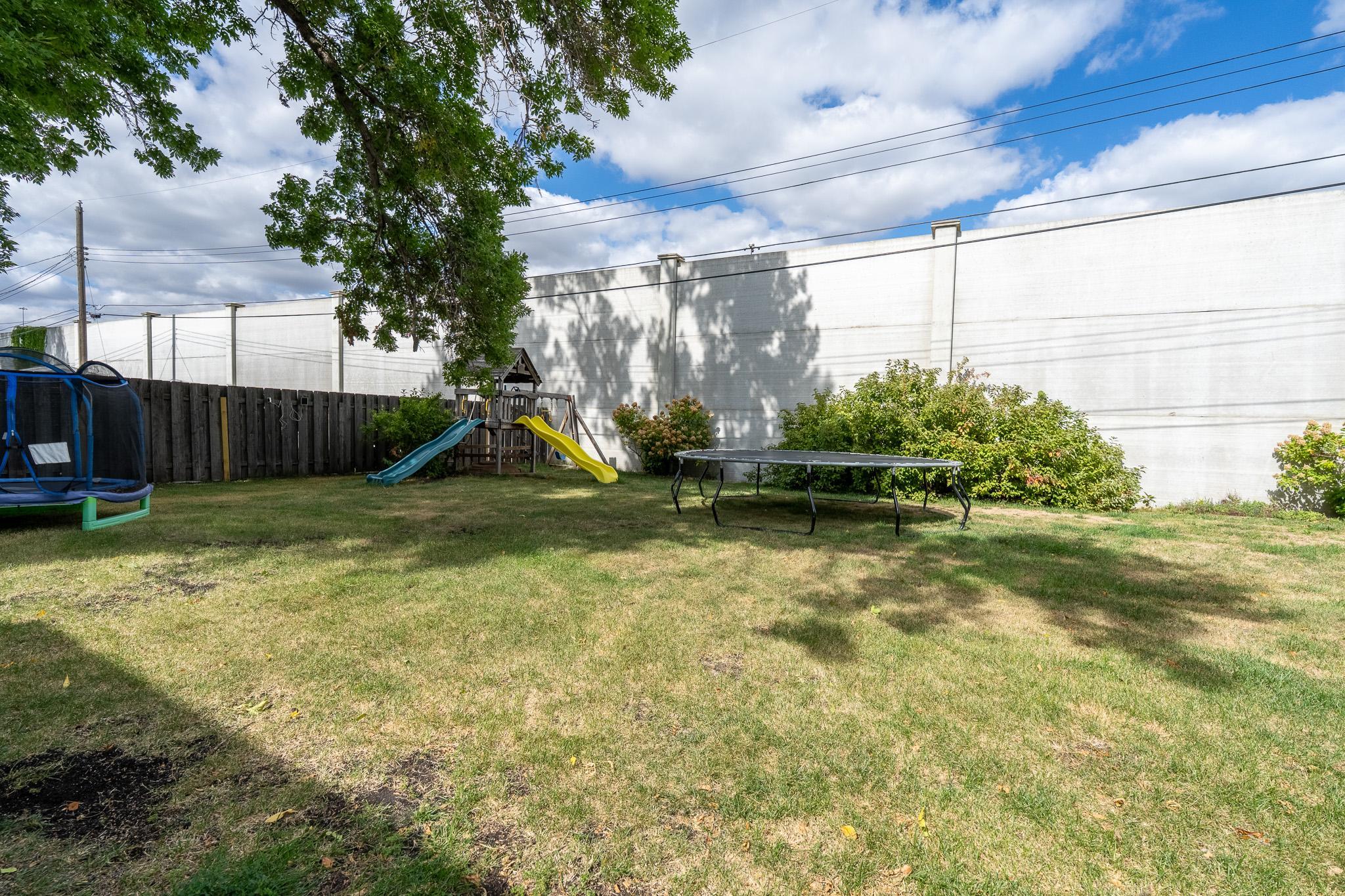 913 Park Drive S Property Photo 42