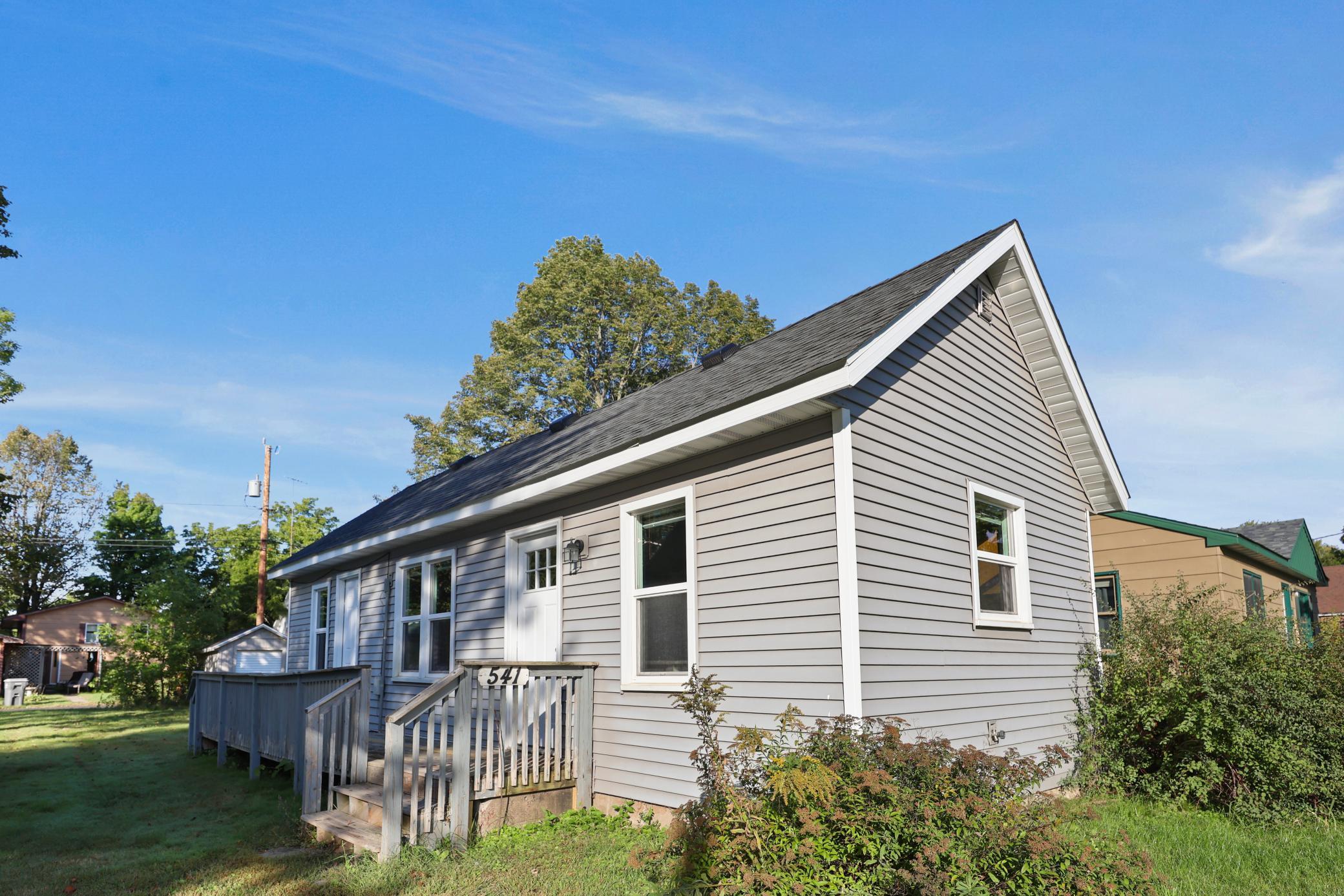 541 Broadway Avenue N Property Photo 1