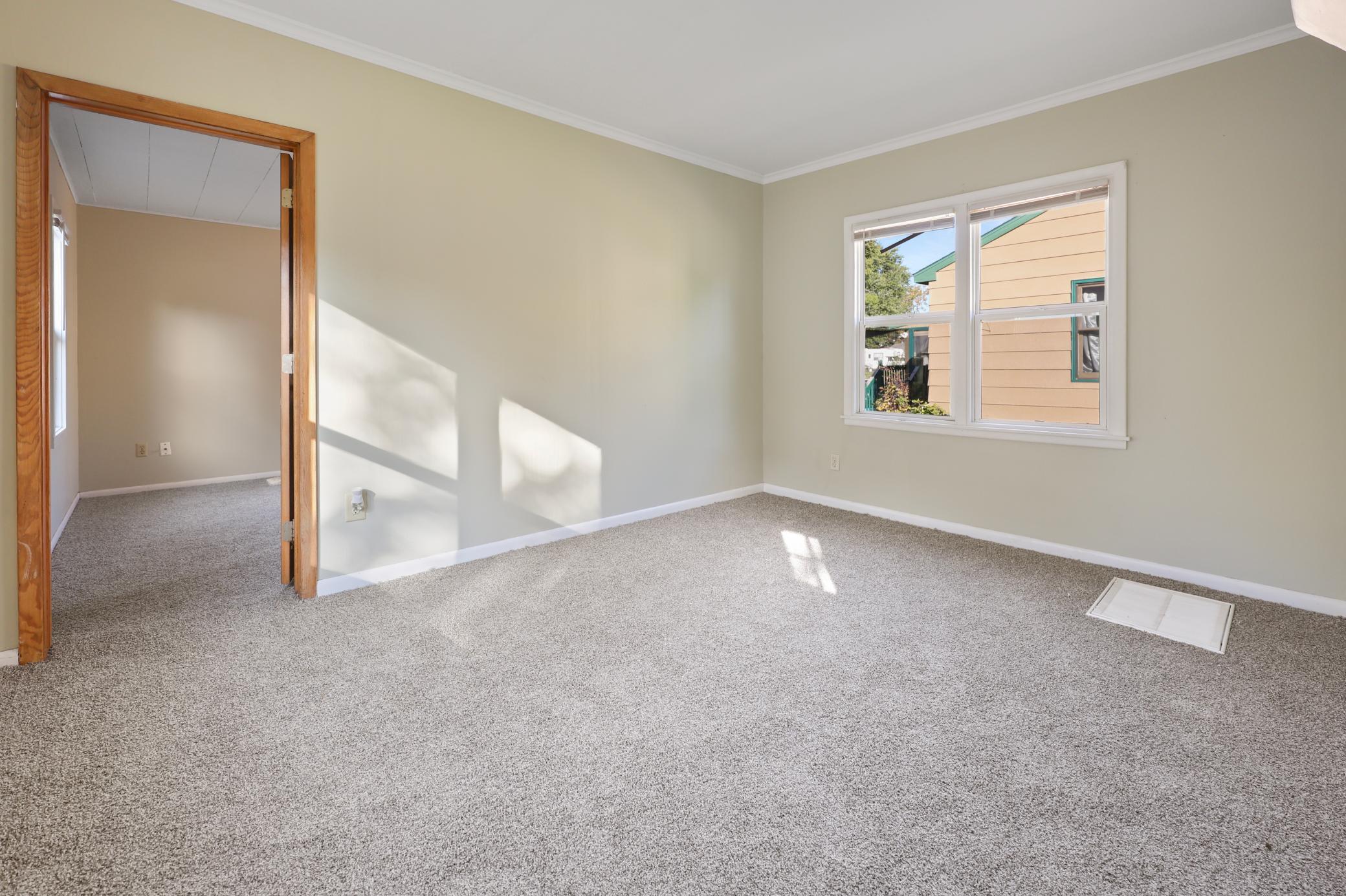 541 Broadway Avenue N Property Photo 8