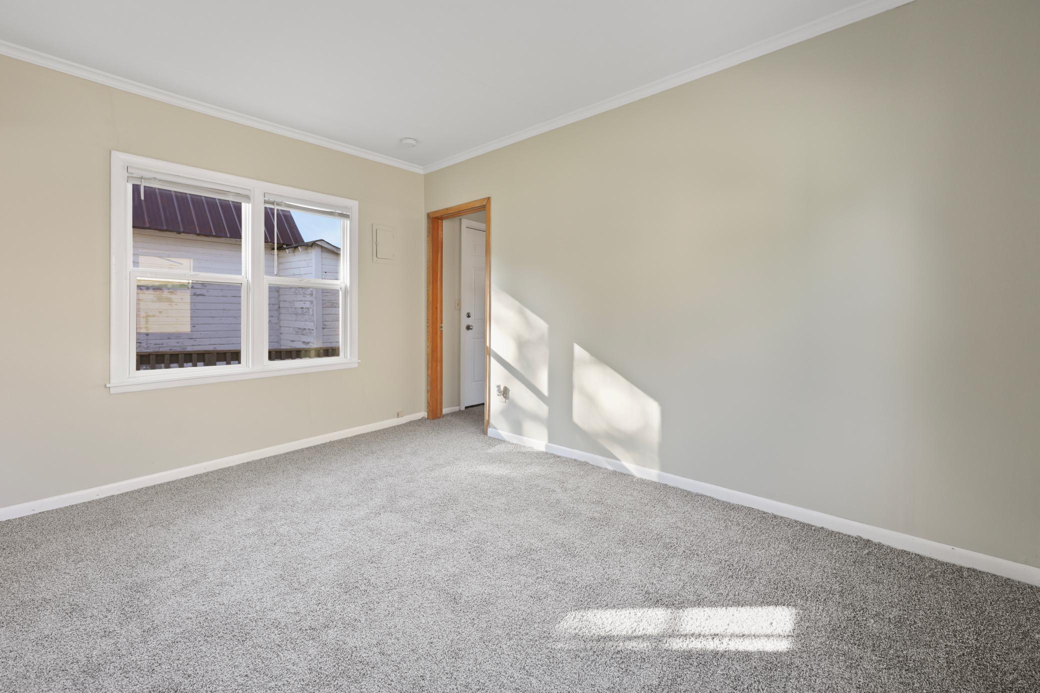 541 Broadway Avenue N Property Photo 9