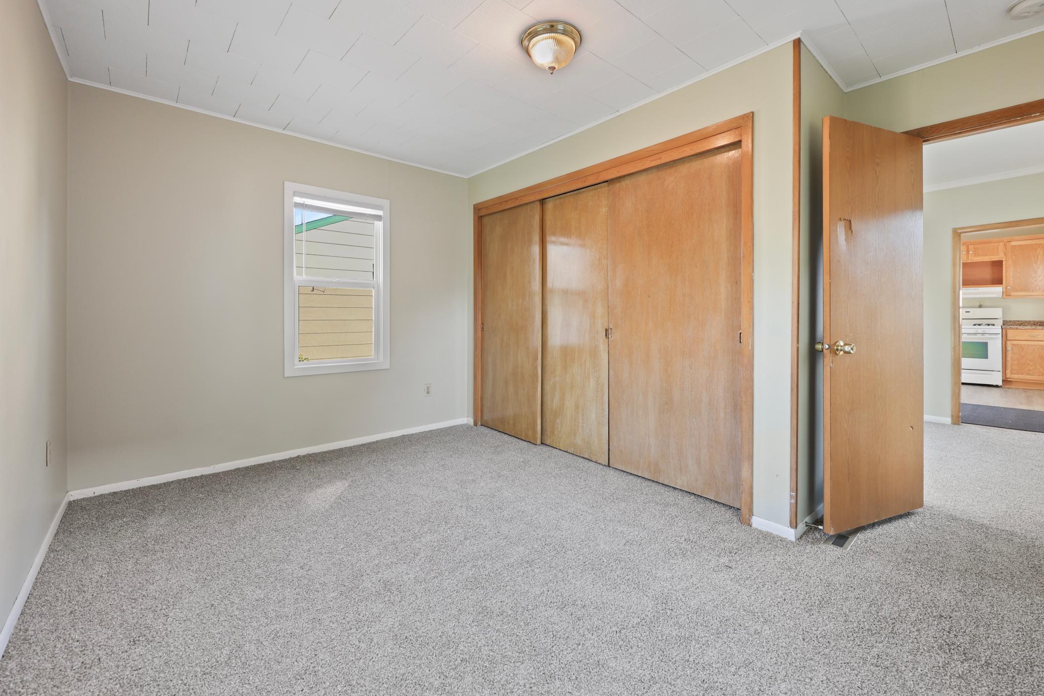 541 Broadway Avenue N Property Photo 12