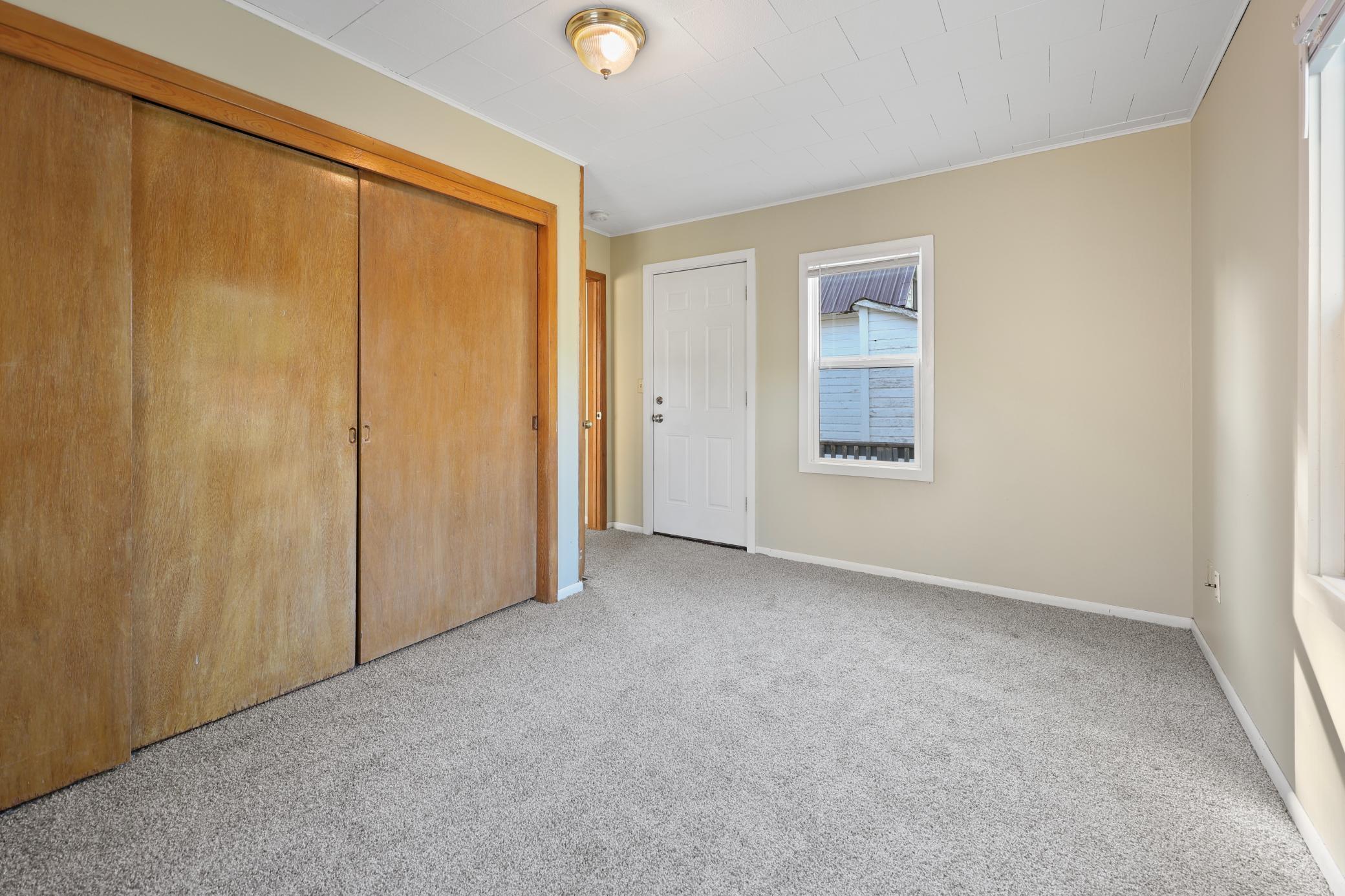 541 Broadway Avenue N Property Photo 13