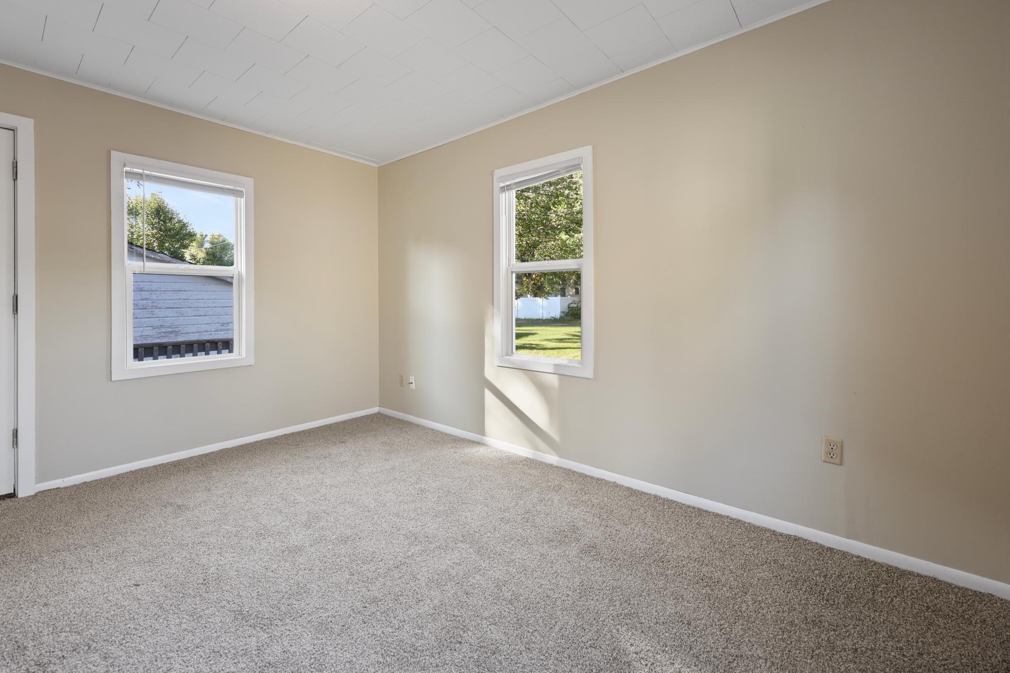 541 Broadway Avenue N Property Photo 17