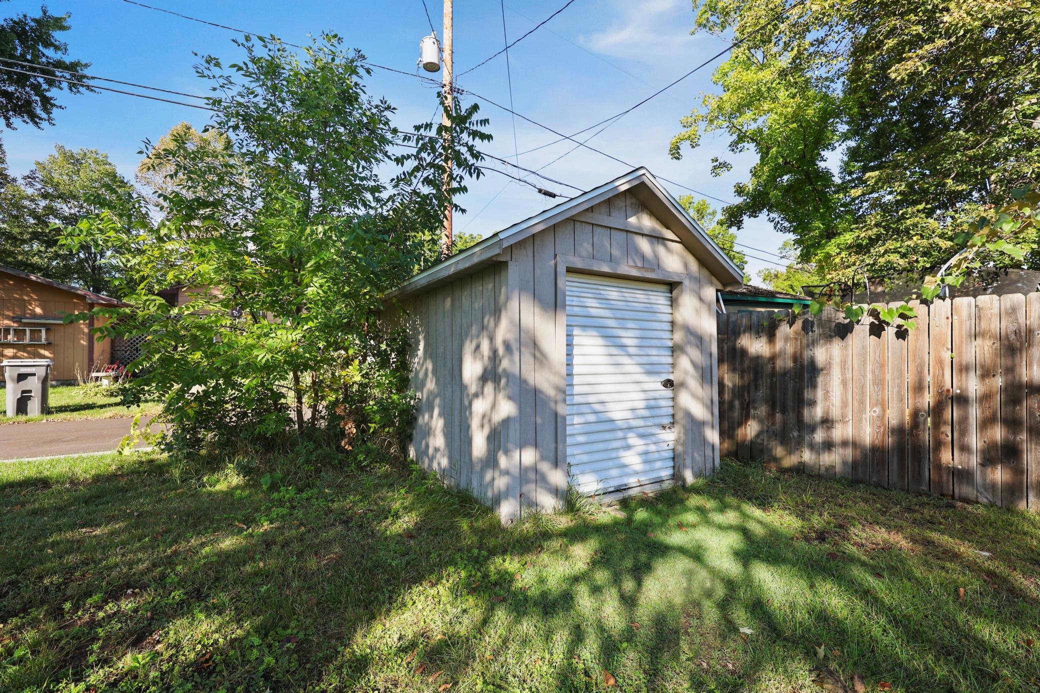 541 Broadway Avenue N Property Photo 22