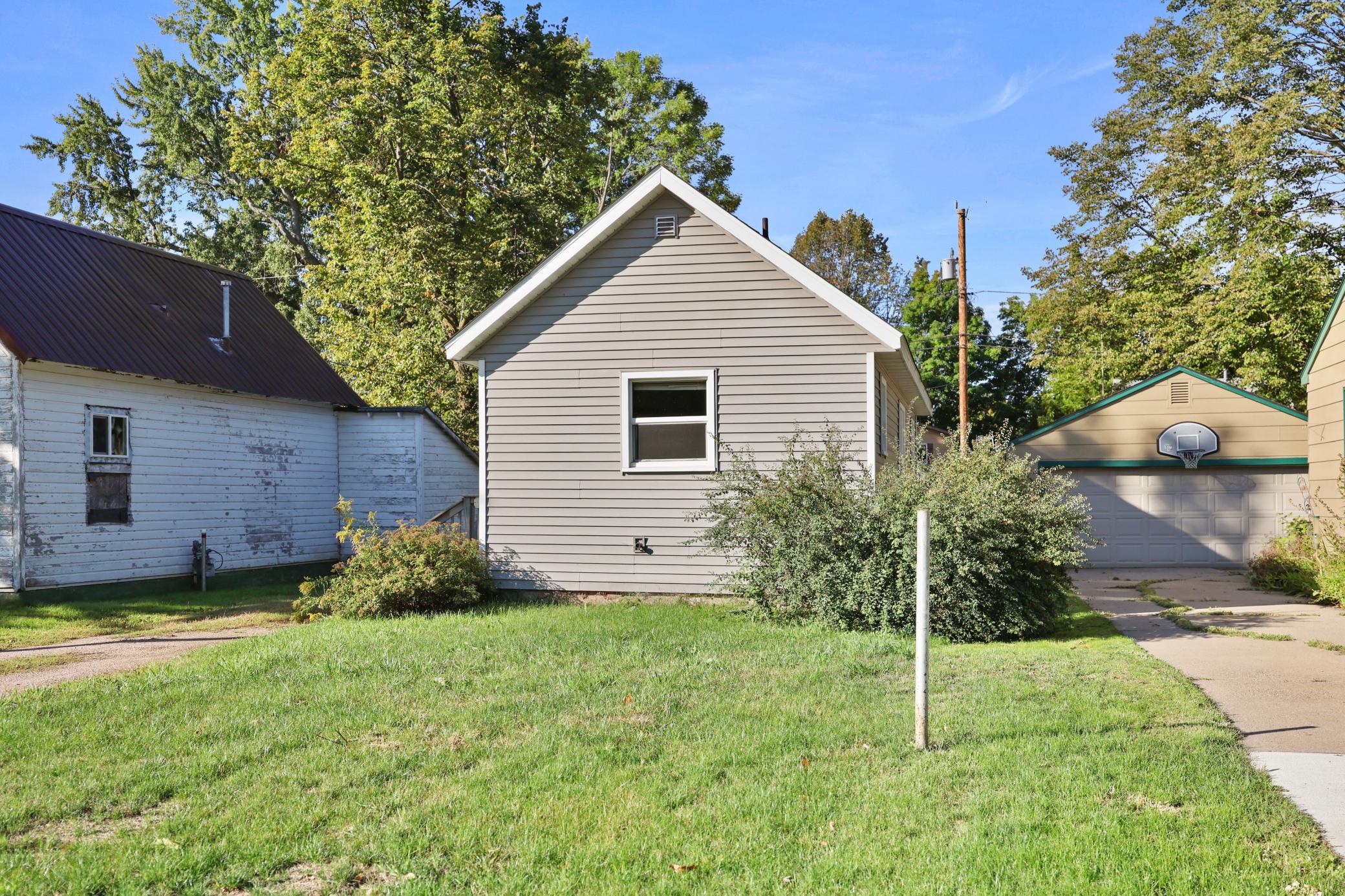 541 Broadway Avenue N Property Photo 27