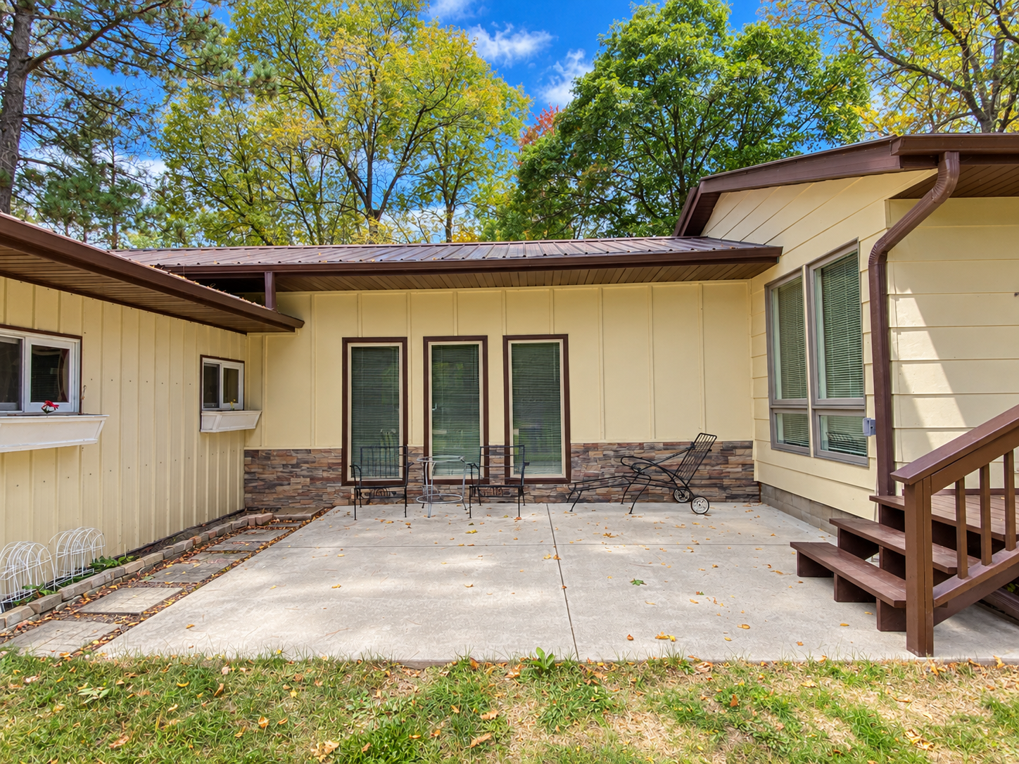 22838 Glenhaven Drive Property Photo 2