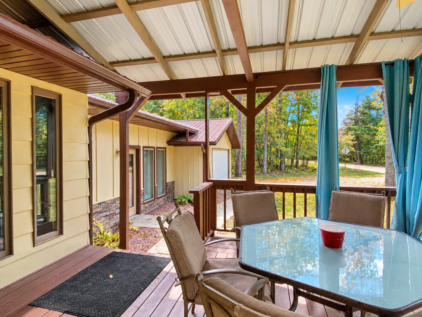22838 Glenhaven Drive Property Photo 8