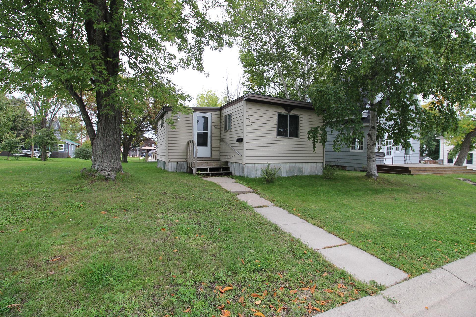 203 3rd Avenue N Property Photo 1