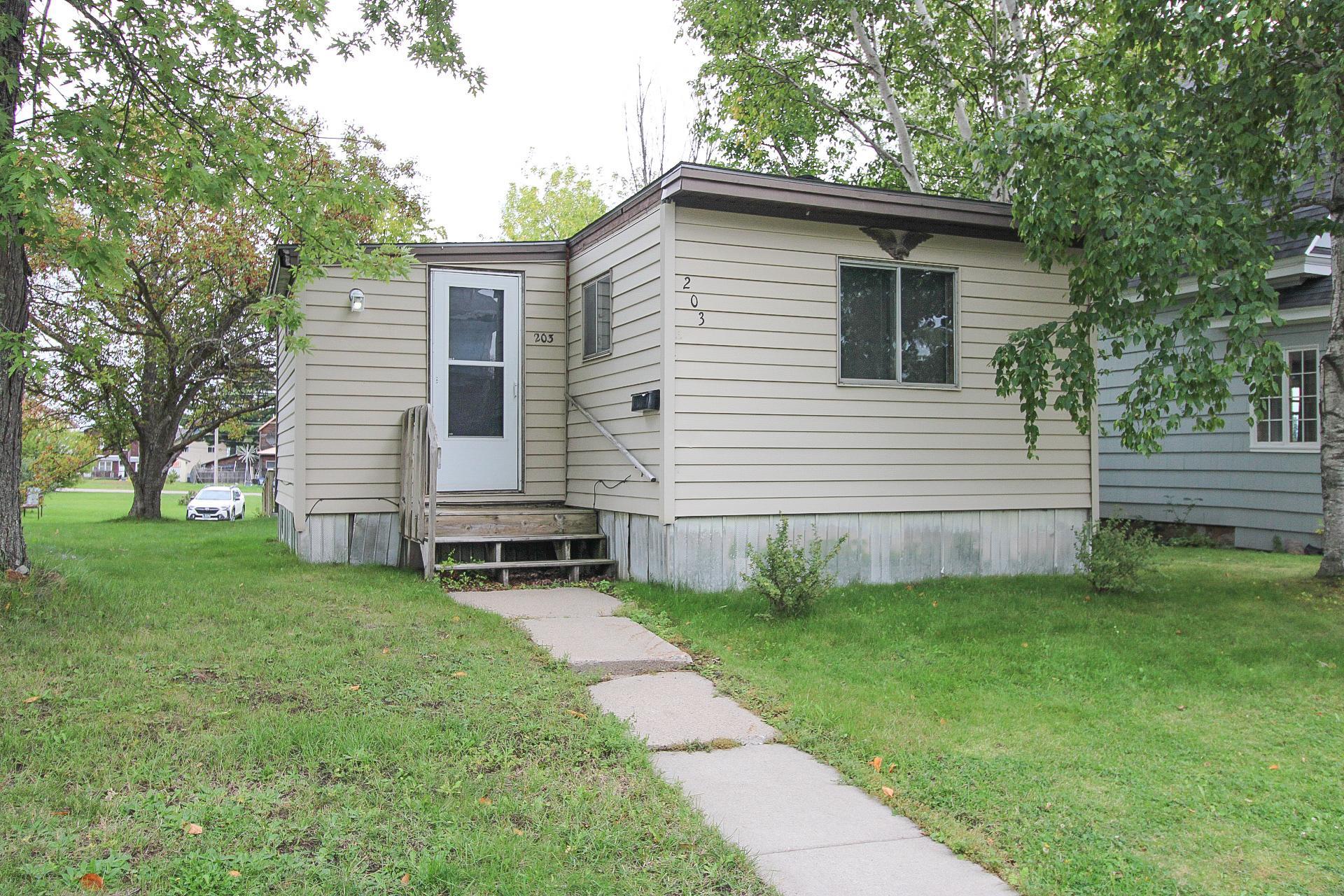 203 3rd Avenue N Property Photo 23