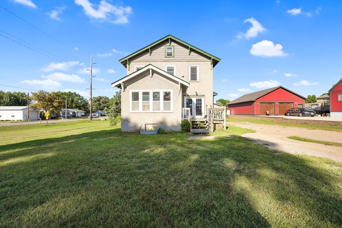 411 Meeker Avenue N Property Photo 1