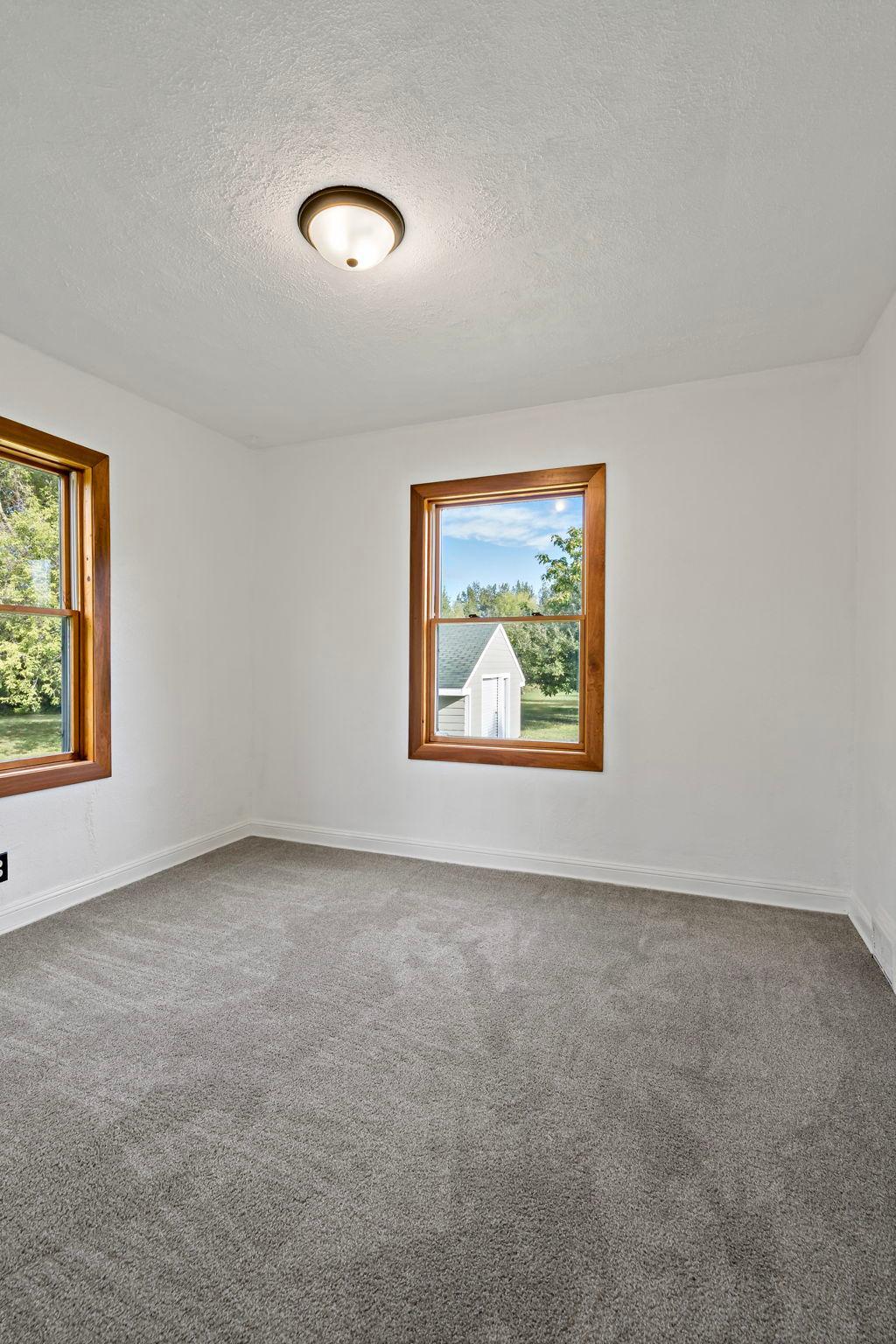 4555 Spruce Way Property Photo 8