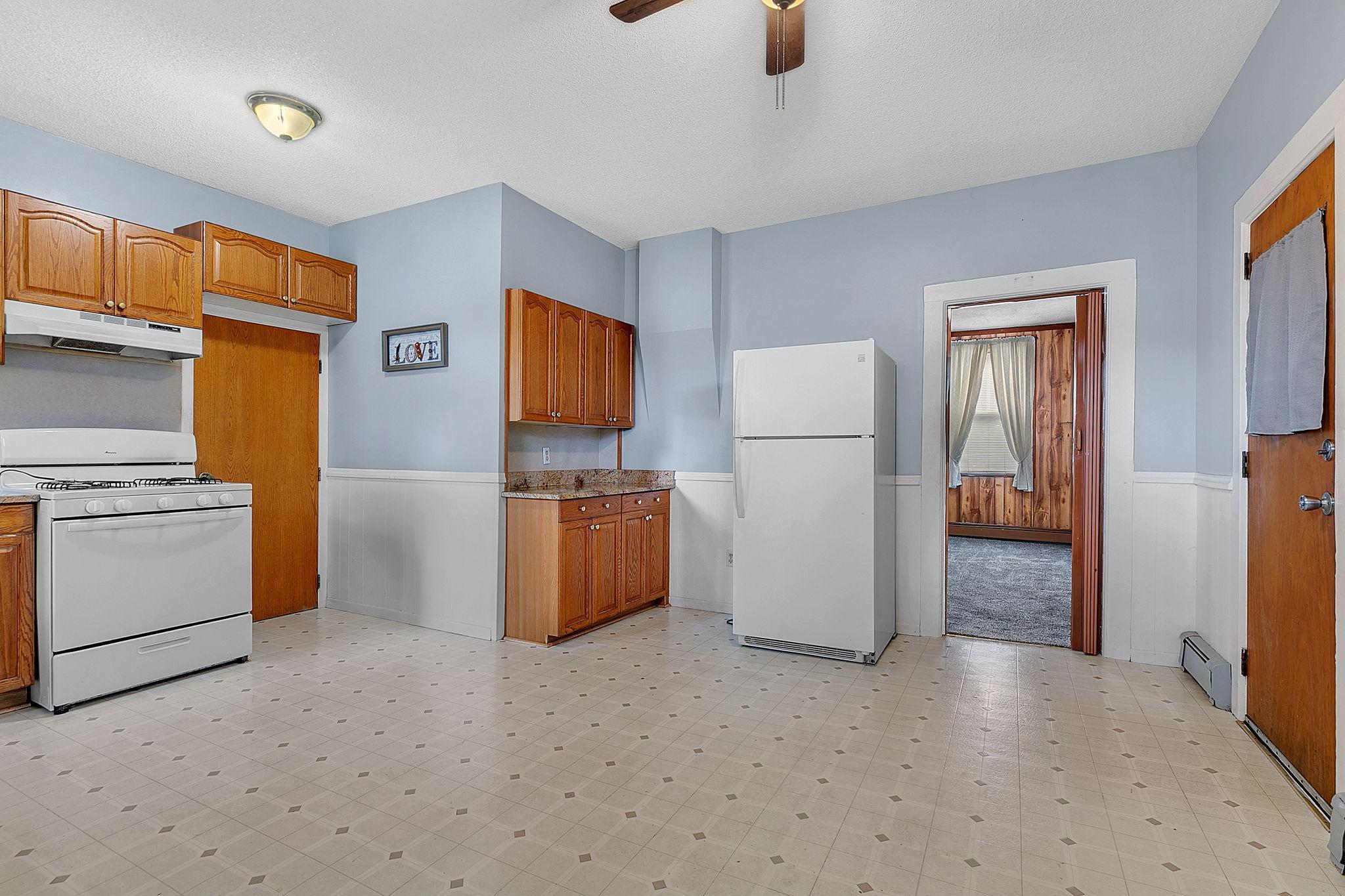 245 Main Street W Property Photo 4