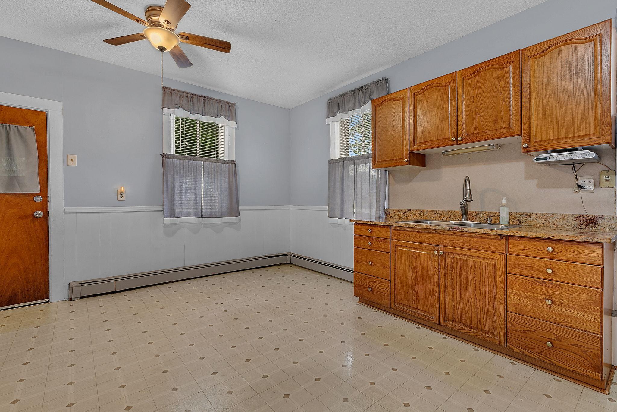 245 Main Street W Property Photo 6