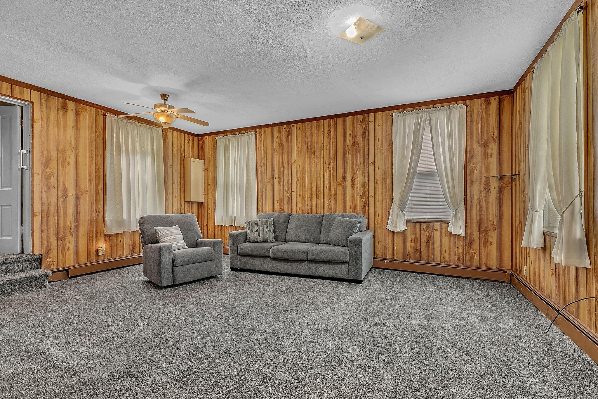 245 Main Street W Property Photo 7