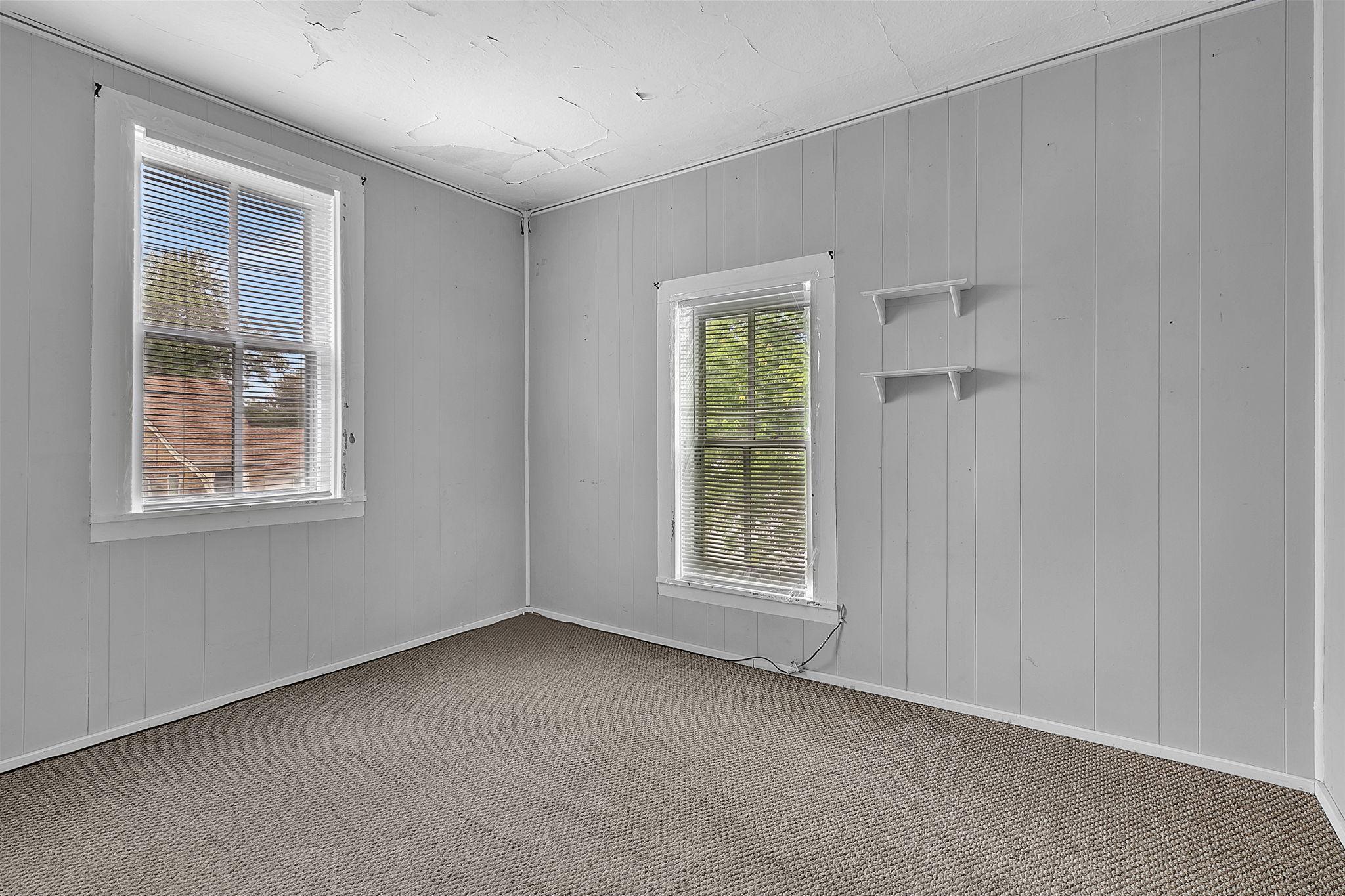 245 Main Street W Property Photo 14