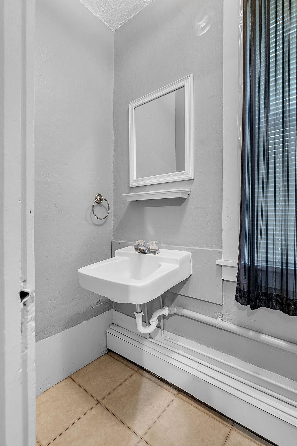 245 Main Street W Property Photo 15