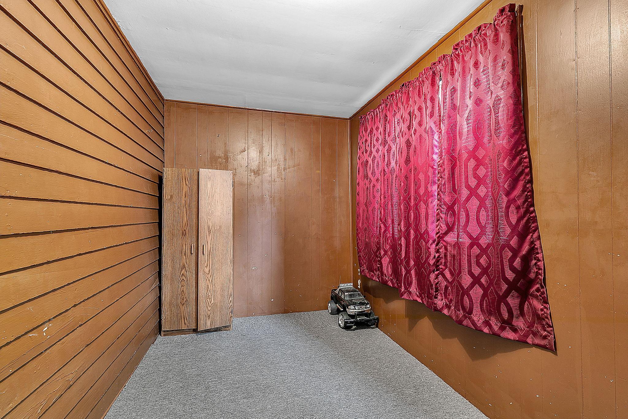 245 Main Street W Property Photo 16