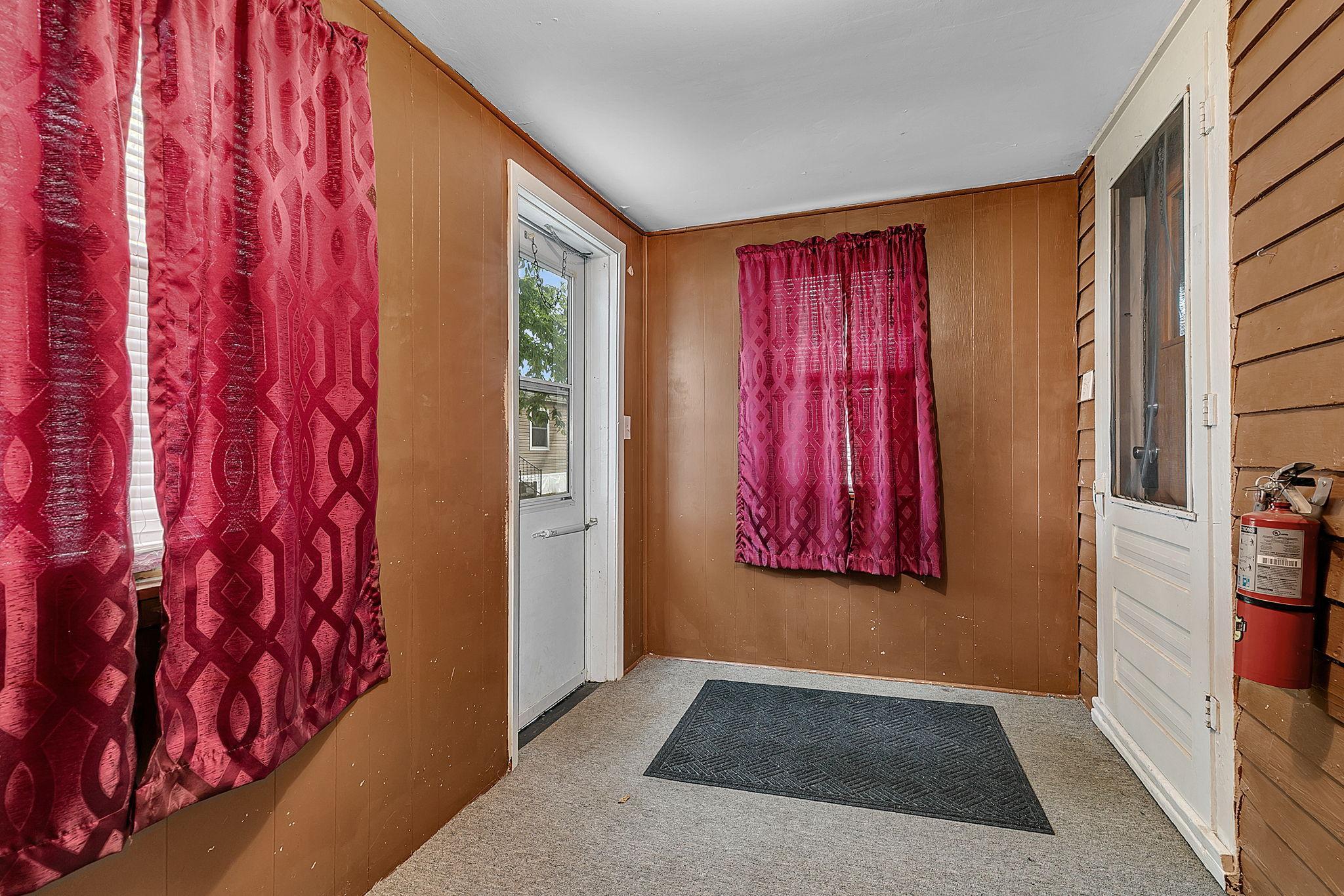 245 Main Street W Property Photo 17