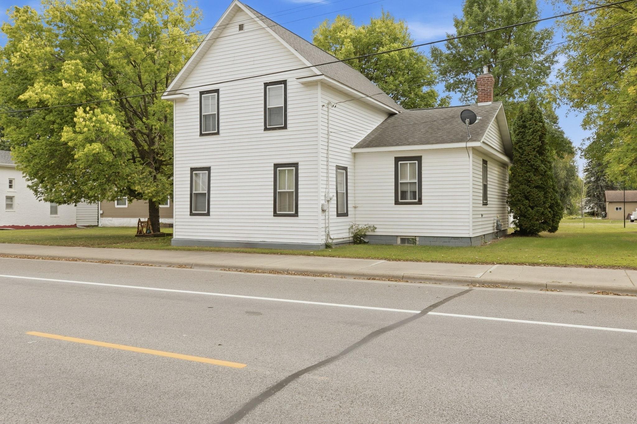 245 Main Street W Property Photo 22
